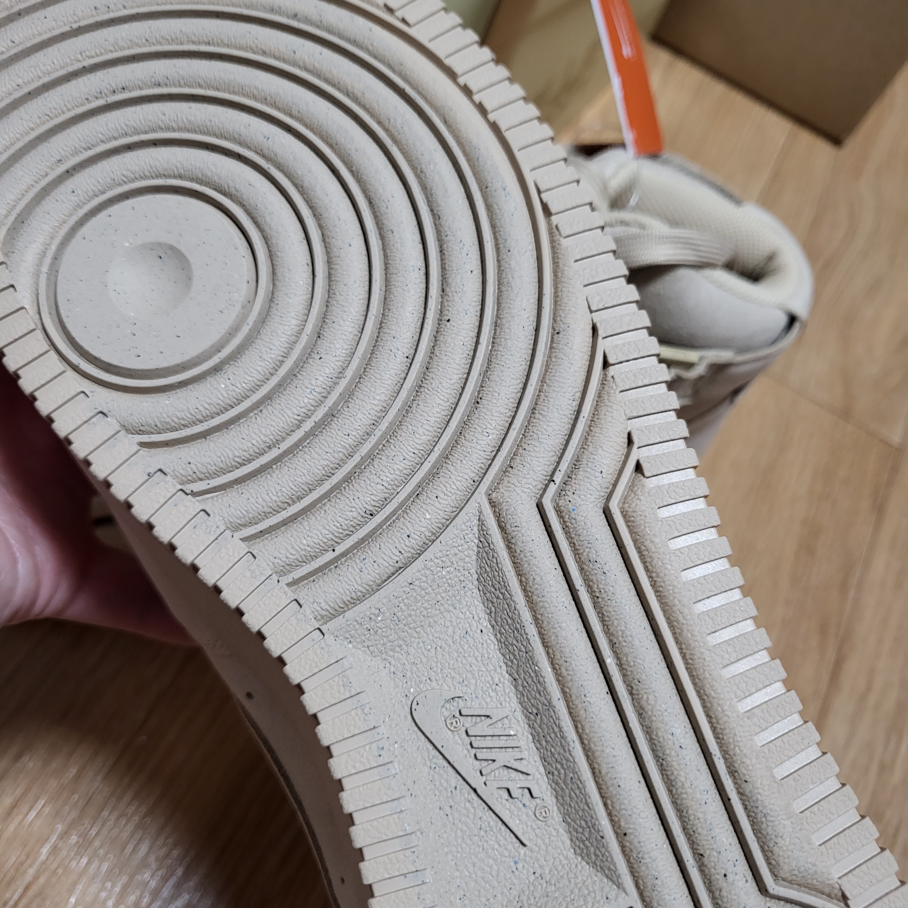 Nike x Billie Eilish Air Force 1 High '07 SP Mushroom 착용 스타일 - 4