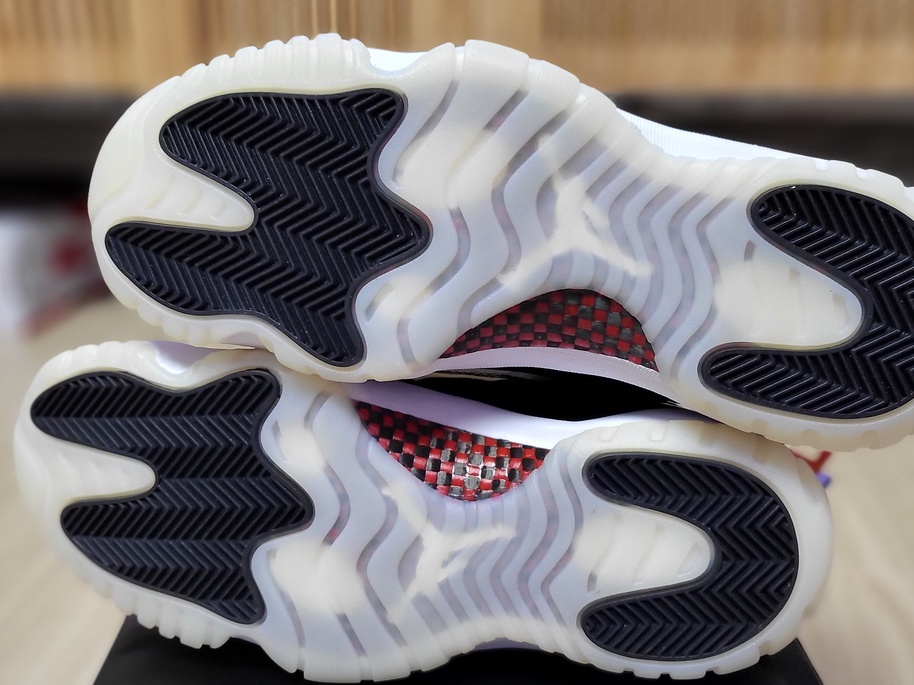 Jordan 11 Retro Low 72-10 착용 스타일 - 5