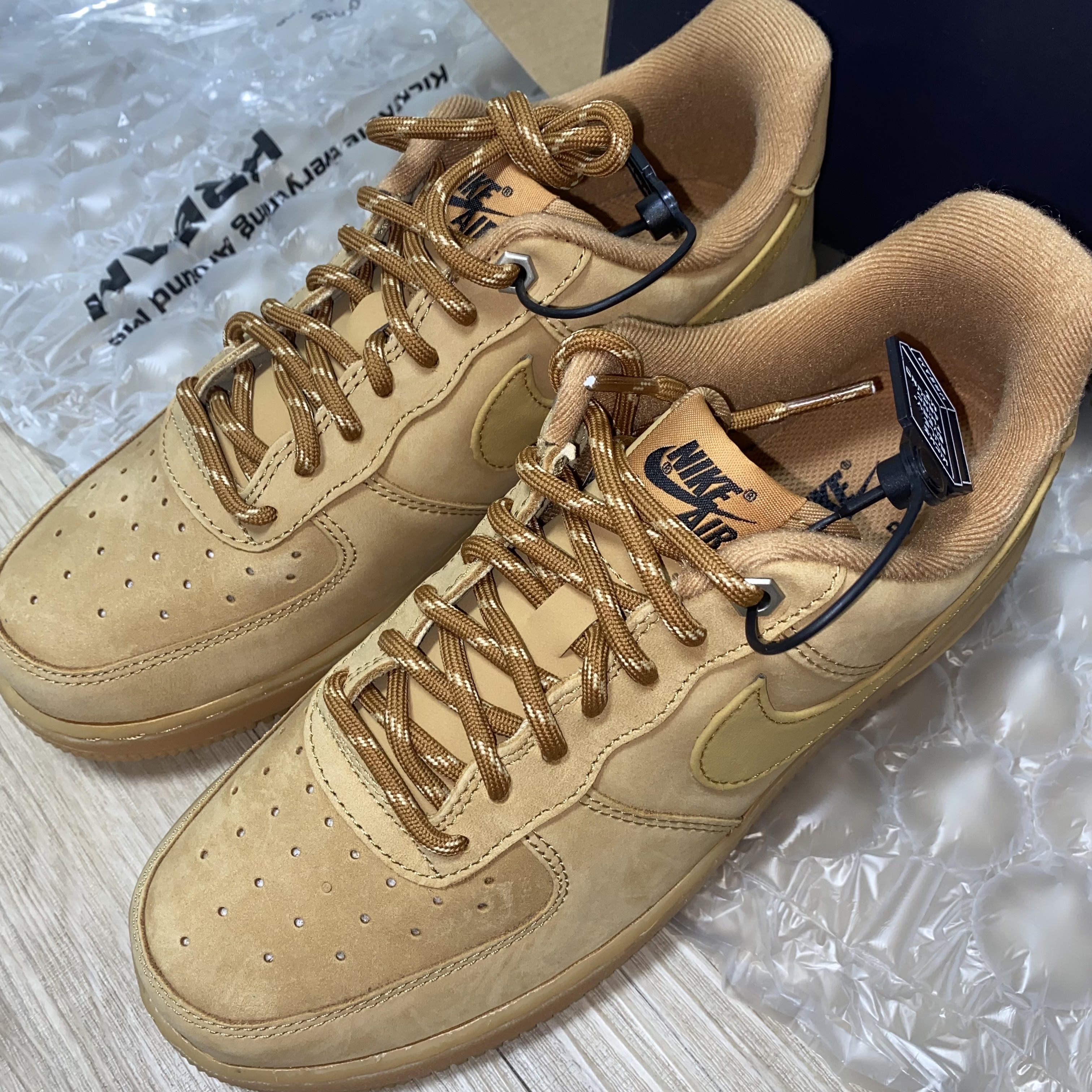 Nike Air Force 1 '07 WB Flax 착용 스타일