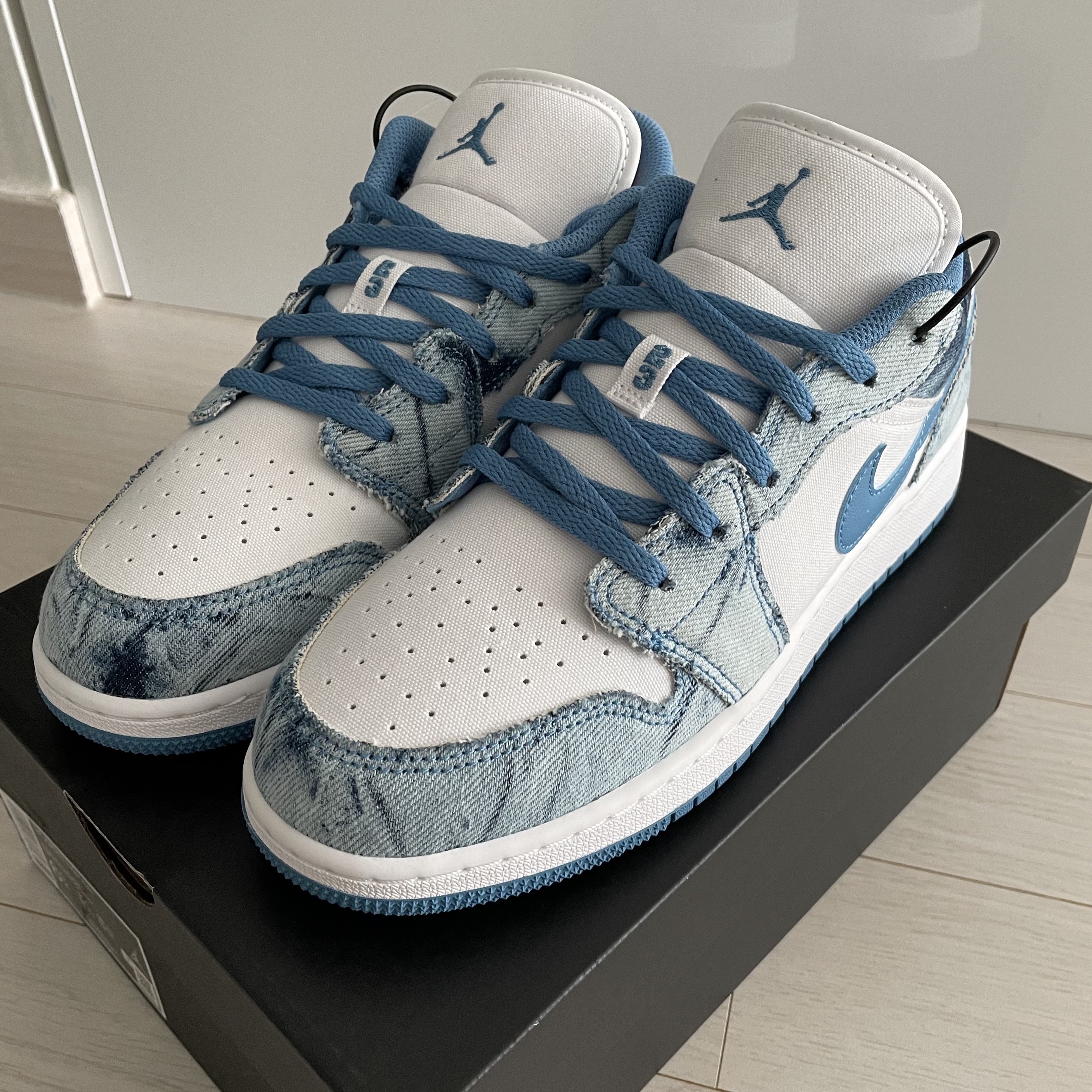 (GS) Jordan 1 Low Washed Denim 착용 스타일 - 1