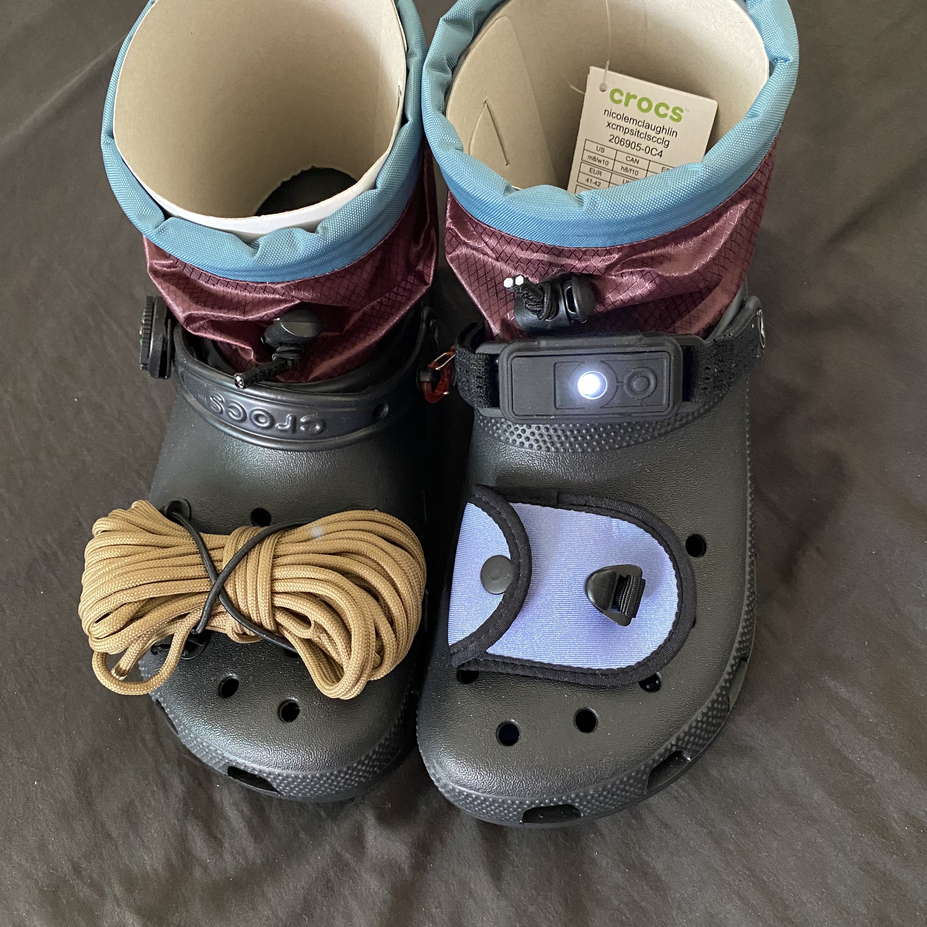 Crocs x Nicole McLaughlin Campsite Classic Clog Black 착용 스타일 - 1