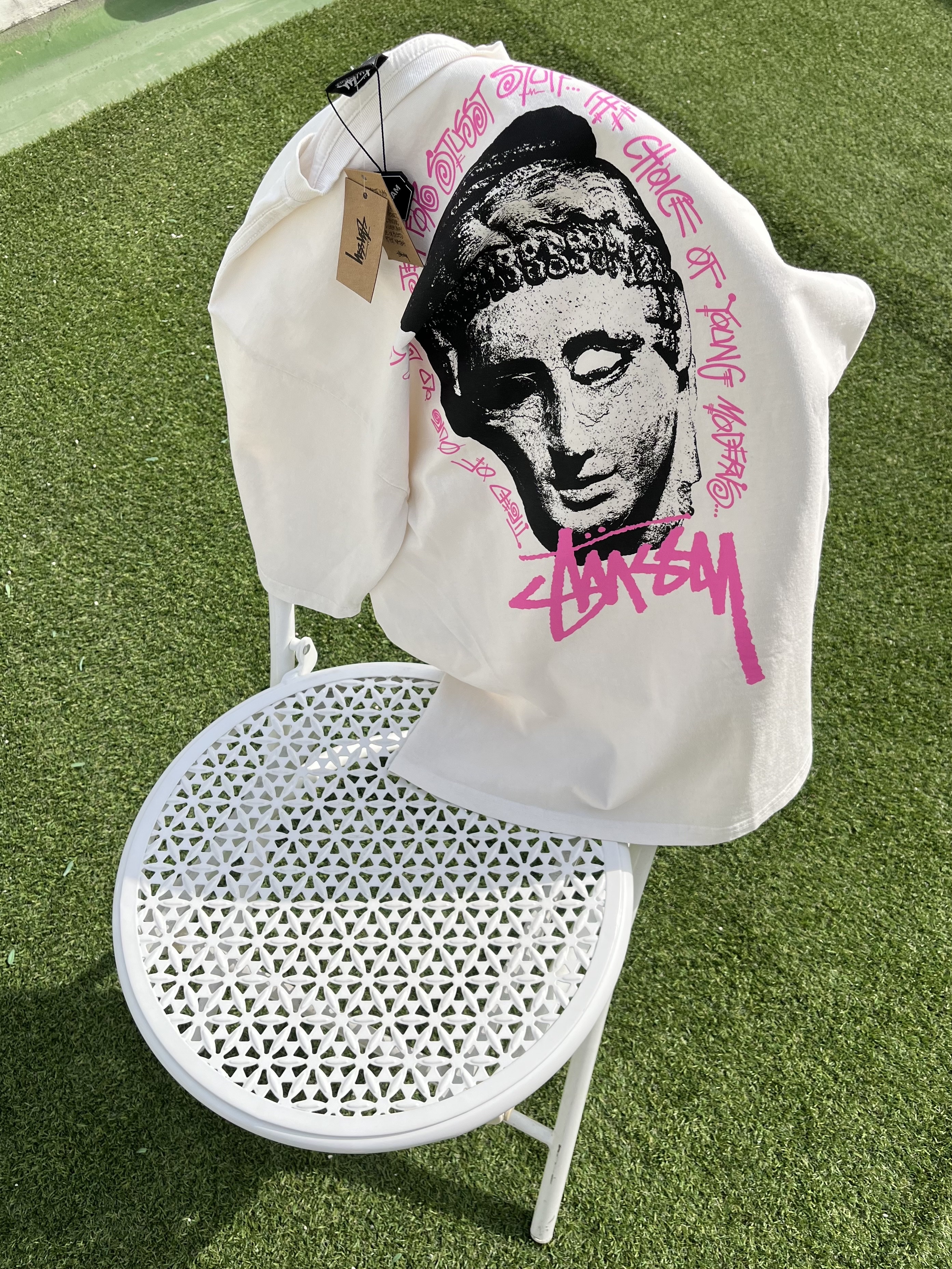 Stussy Young Moderns Pigment Dyed T-Shirt Natural 착용 스타일