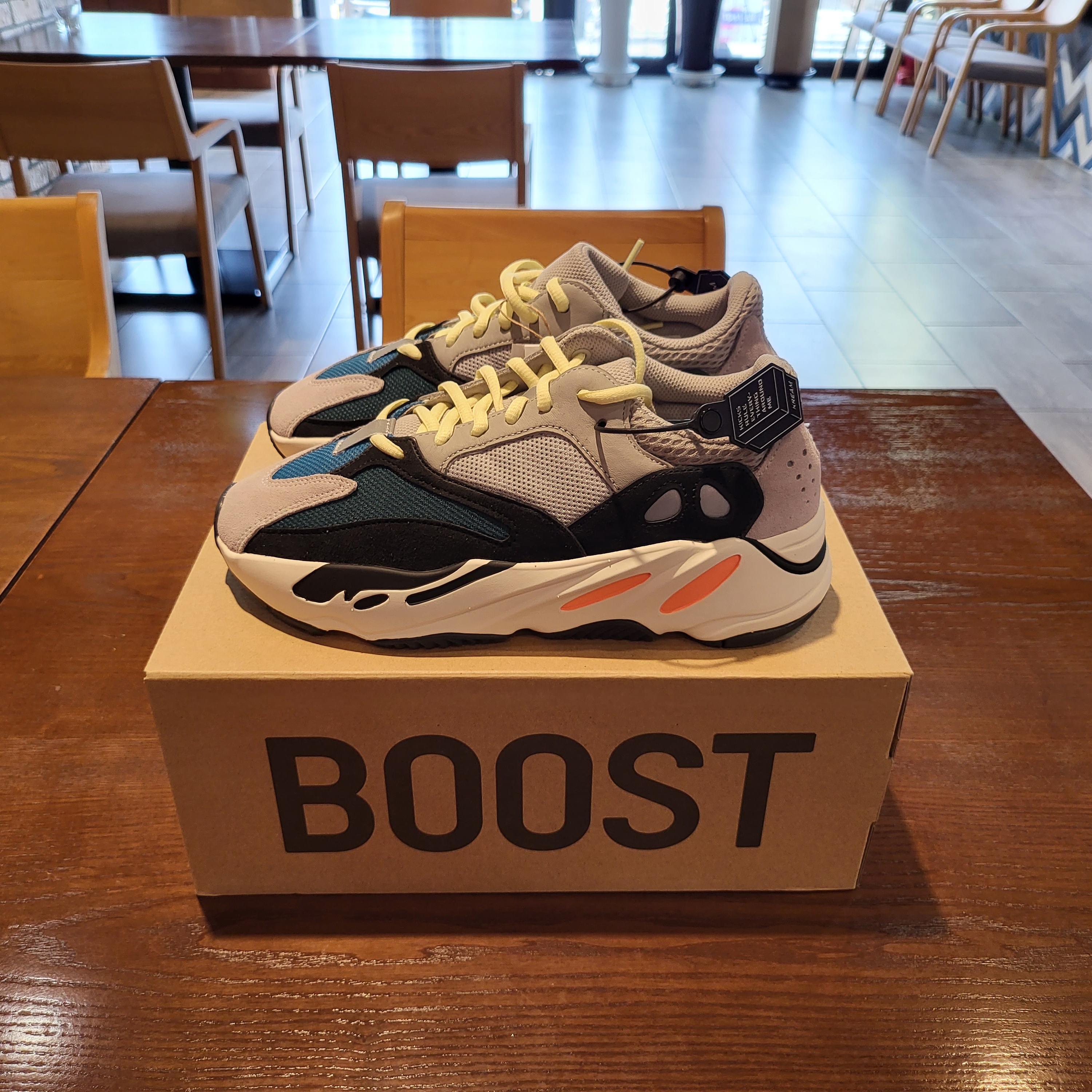Adidas Yeezy Boost 700 Wave Runner Solid Grey 2021/2022, Adidas Yeezy Slide Onyx 착용 스타일 - 1