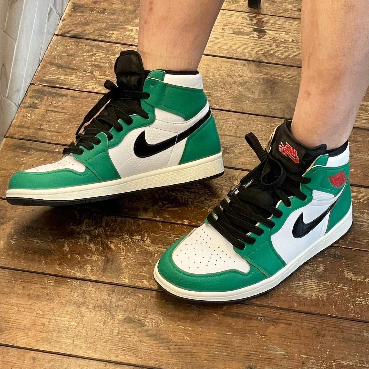 (W) Jordan 1 Retro High OG Lucky Green 착용 스타일 - 2