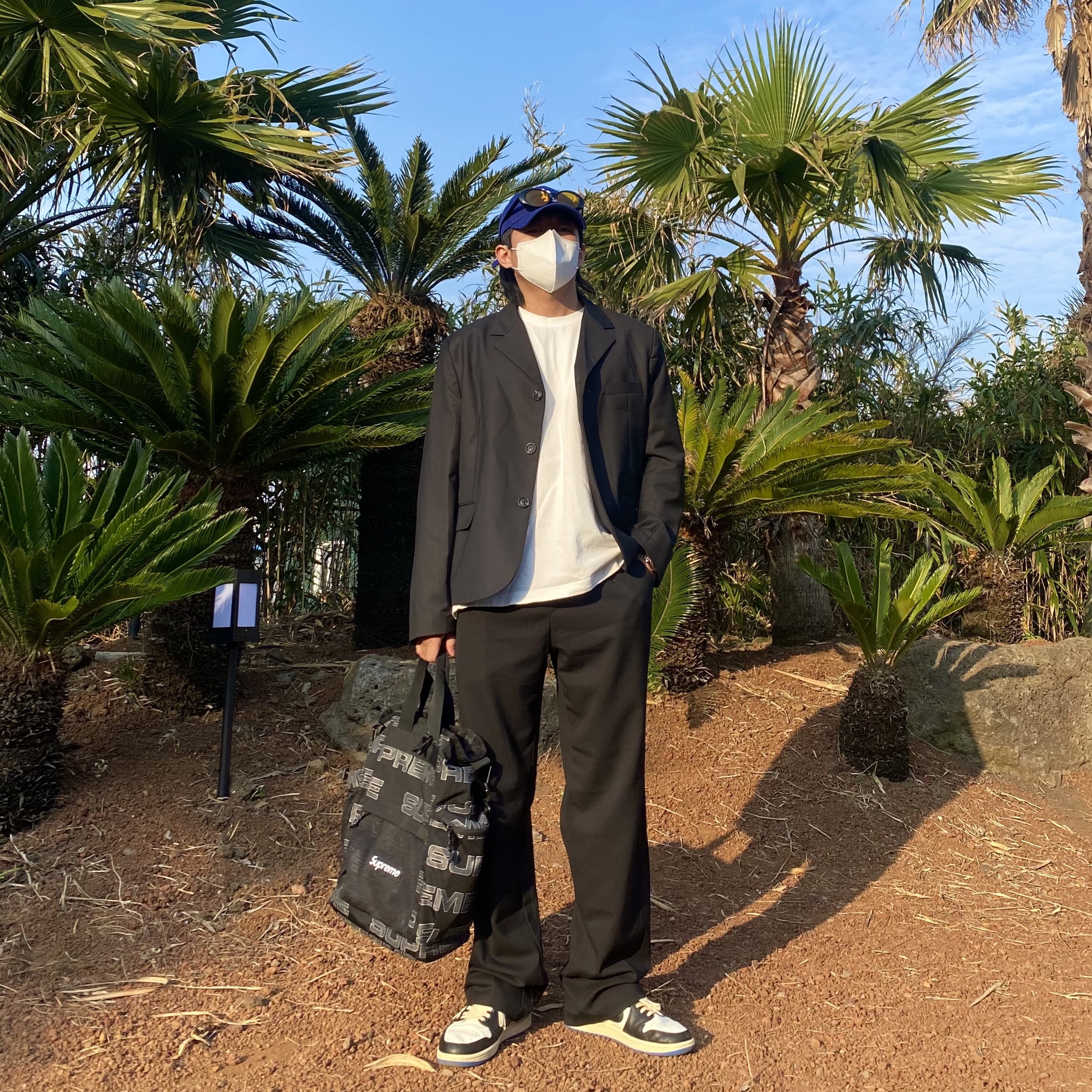 Supreme Utility Tote Black - 21FW, Jordan 1 x Travis Scott x Fragment Retro Low OG SP Military Blue 착용 스타일