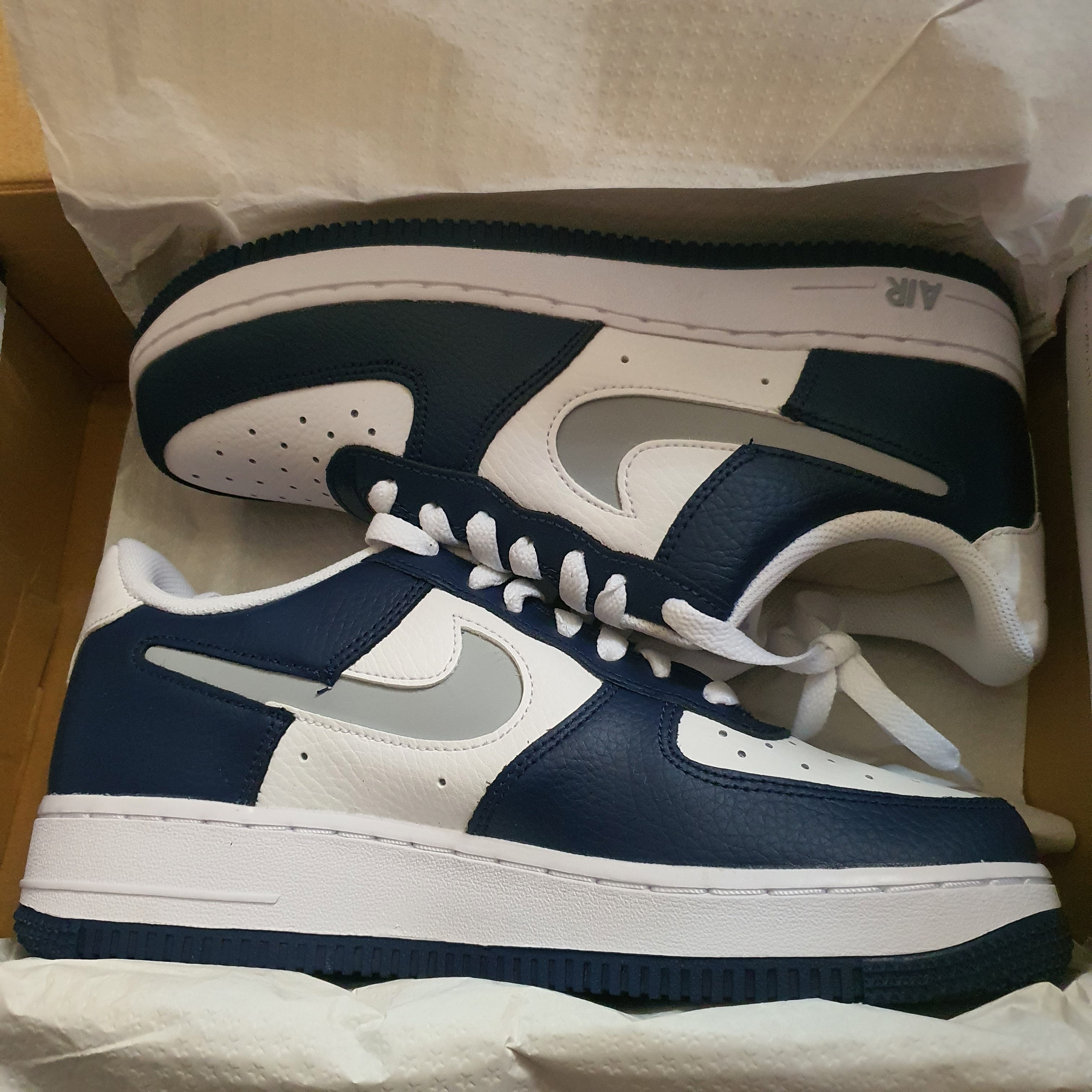 Nike Air Force 1 '07 Cut Out Swoosh Midnight Navy 착용 스타일