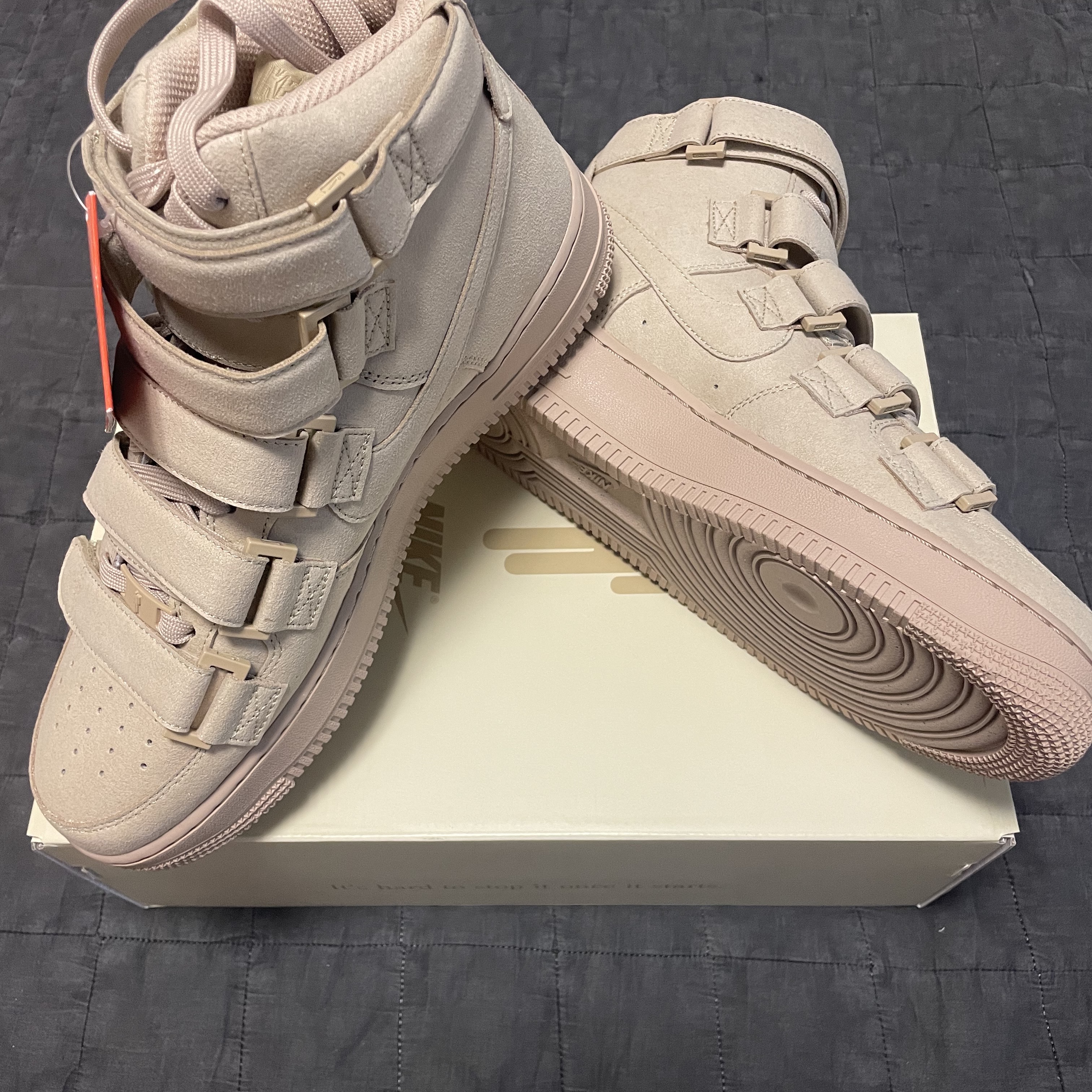 Nike x Billie Eilish Air Force 1 High '07 SP Mushroom 착용 스타일 - 2