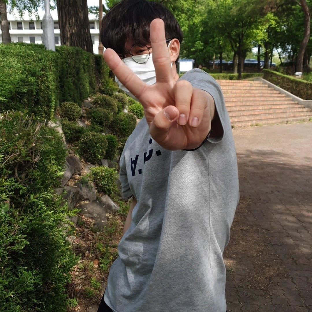 (W) A.P.C. VPC T-Shirt Gray, A.P.C. VPC T-Shirt Gray 착용 스타일