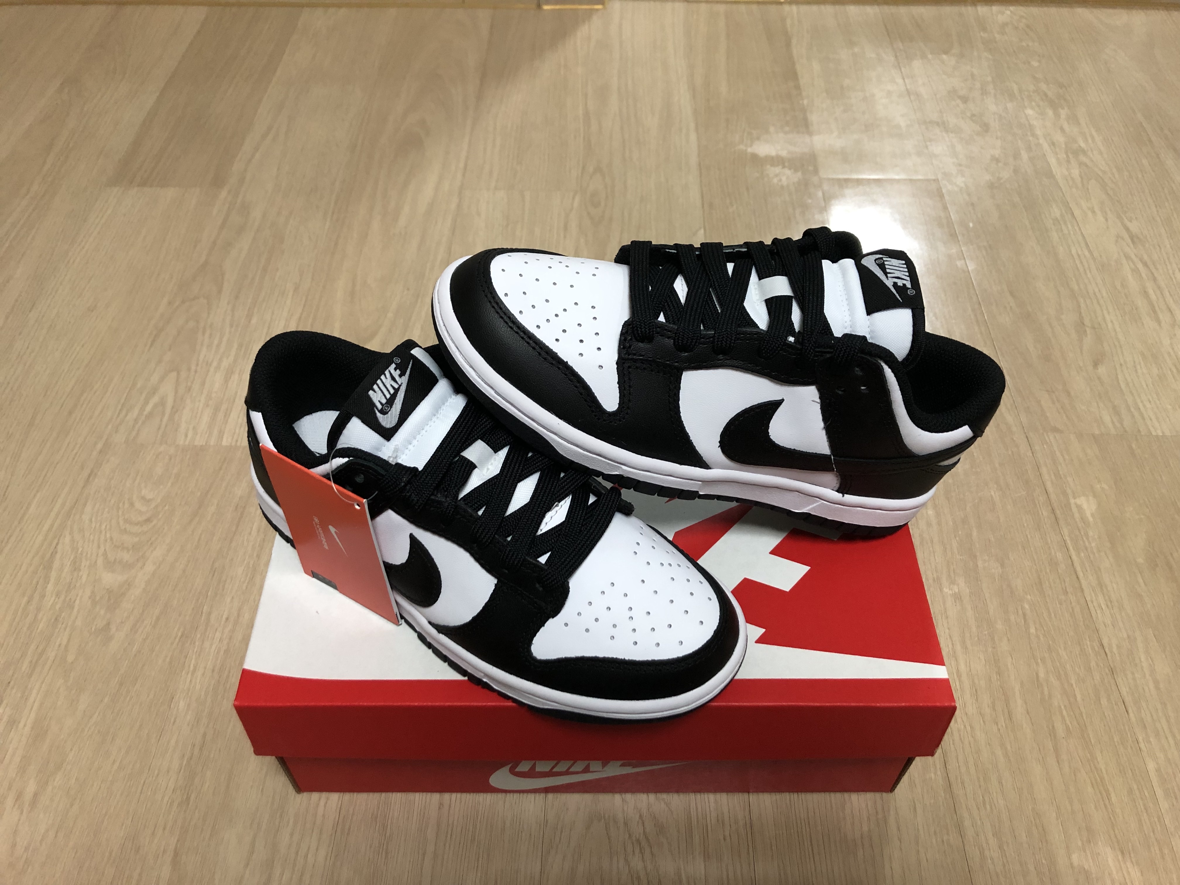(W) Nike Dunk Low Black, Nike Dunk Low Retro Black 착용 스타일 - 2