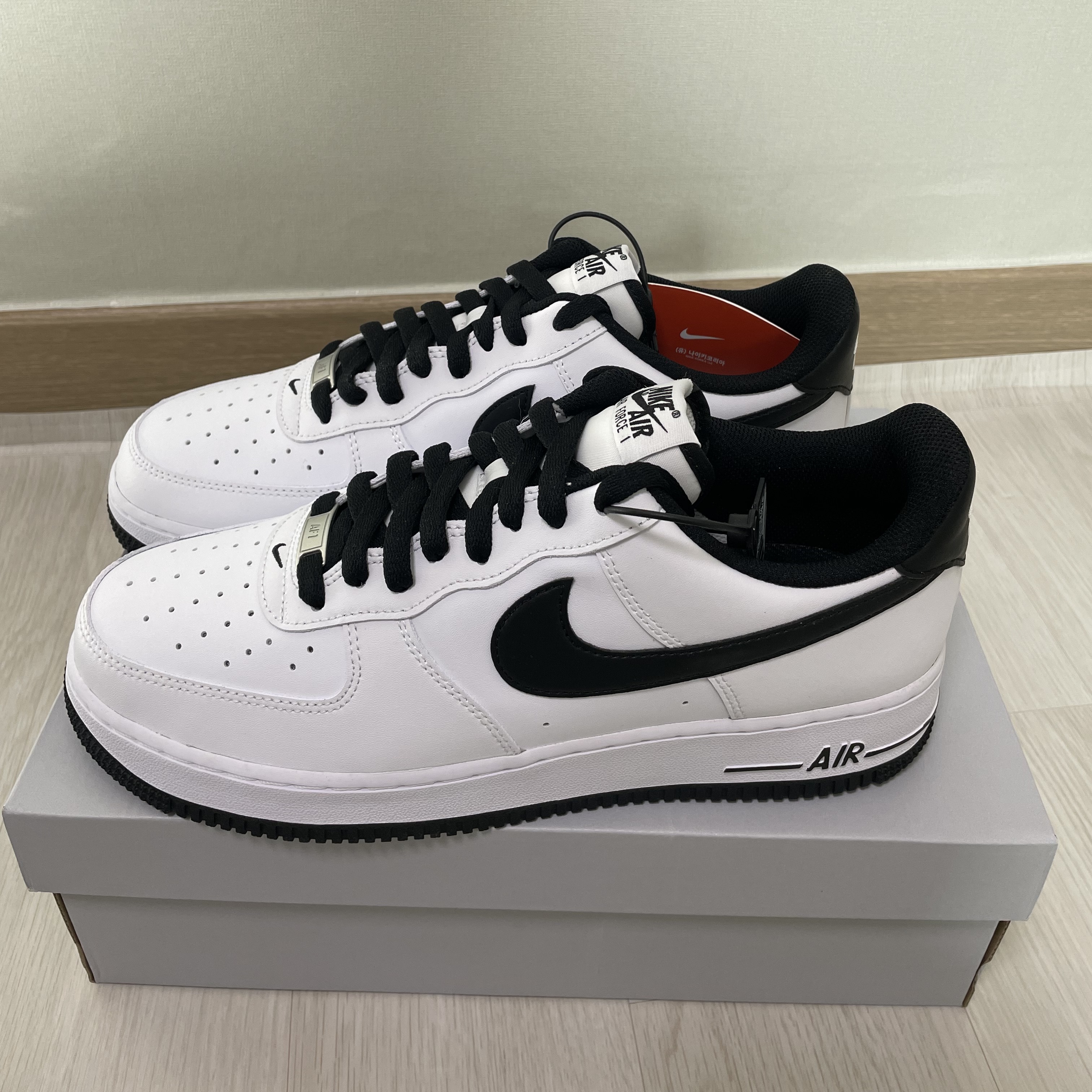 Nike Air Force 1 '07 White Black 착용 스타일