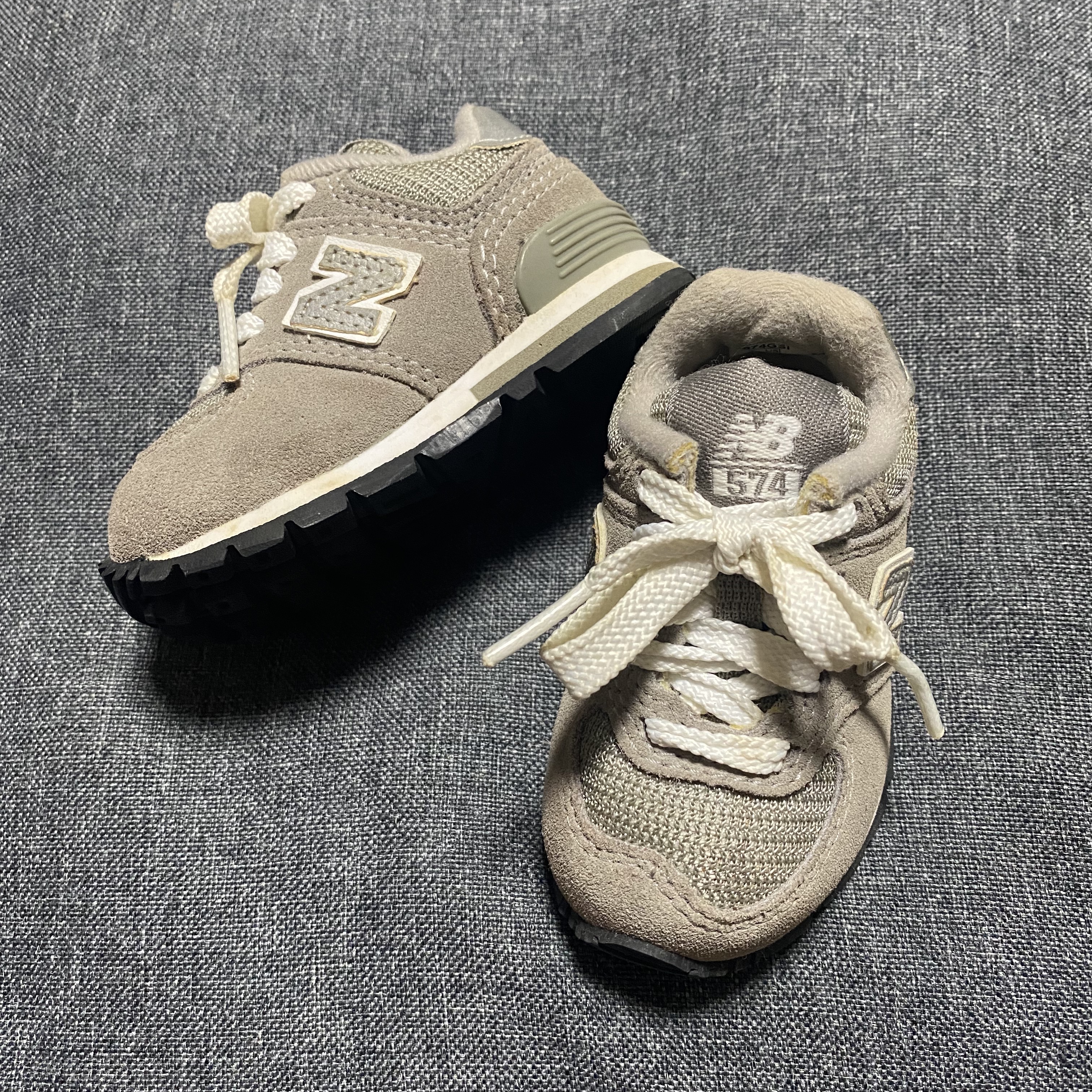 New Balance 574 Grey - D Standard 착용 스타일 - 1