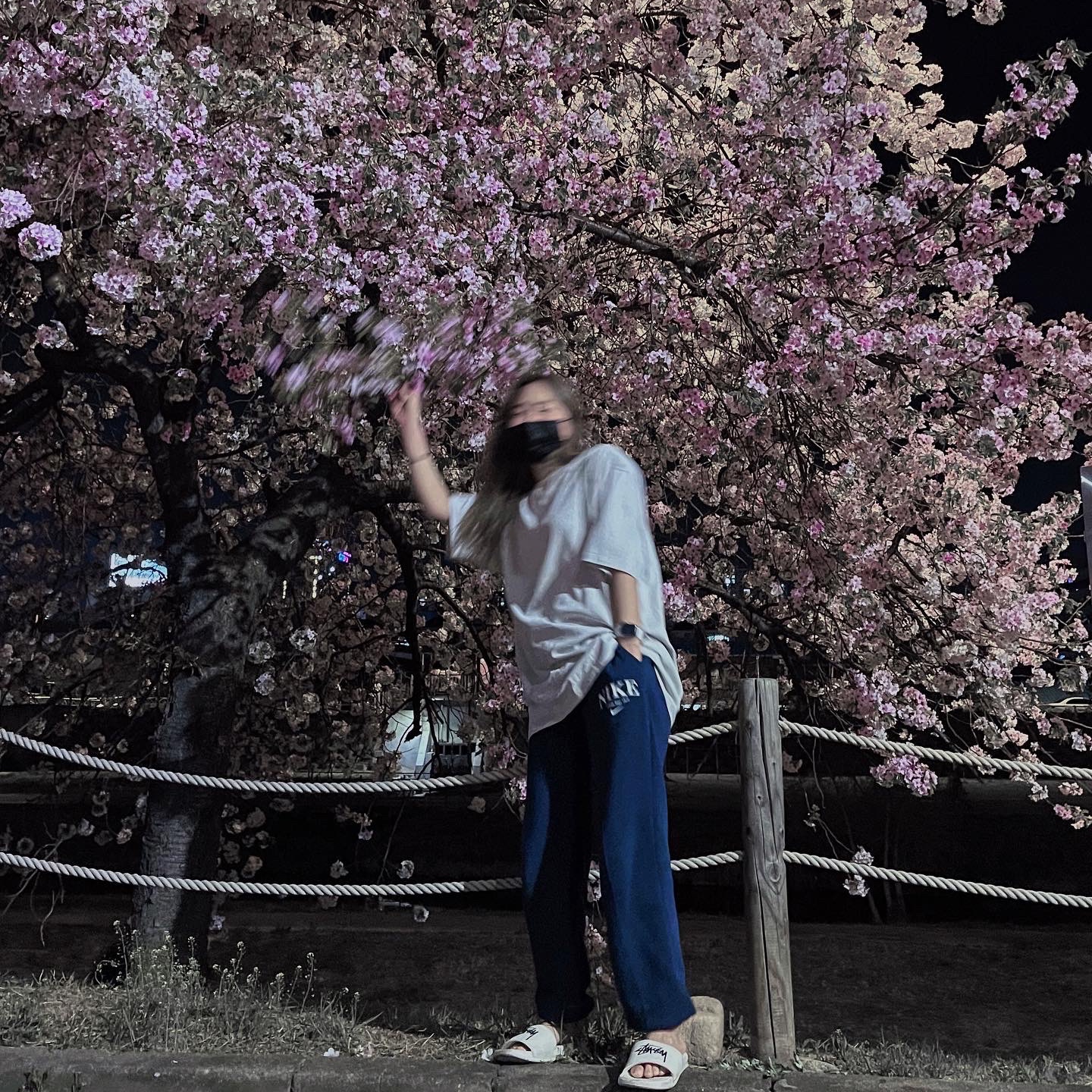 Nike x Stussy Benassi Slide Sail 착용 스타일 - 1