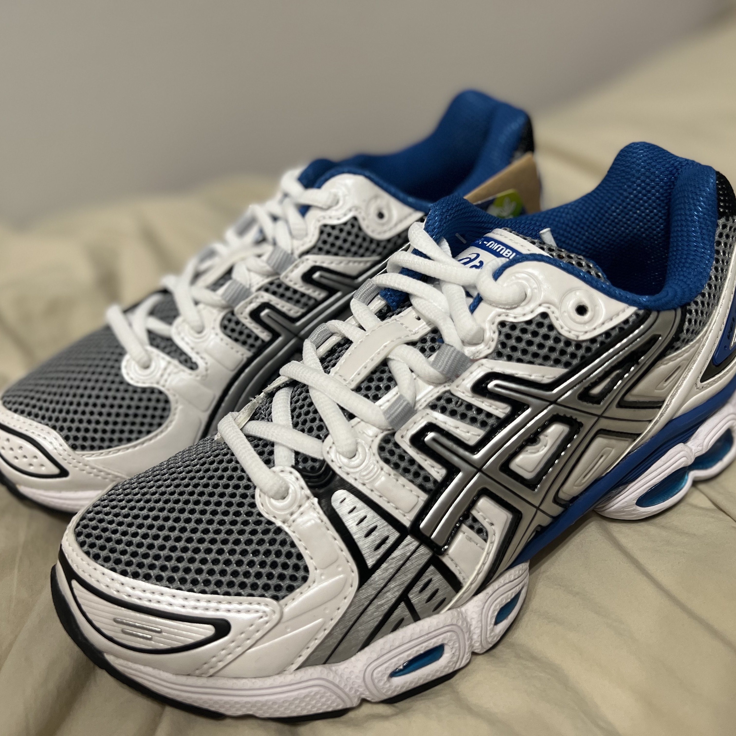 Asics Gel-Nimbus 9 White Lake Drive 착용 스타일