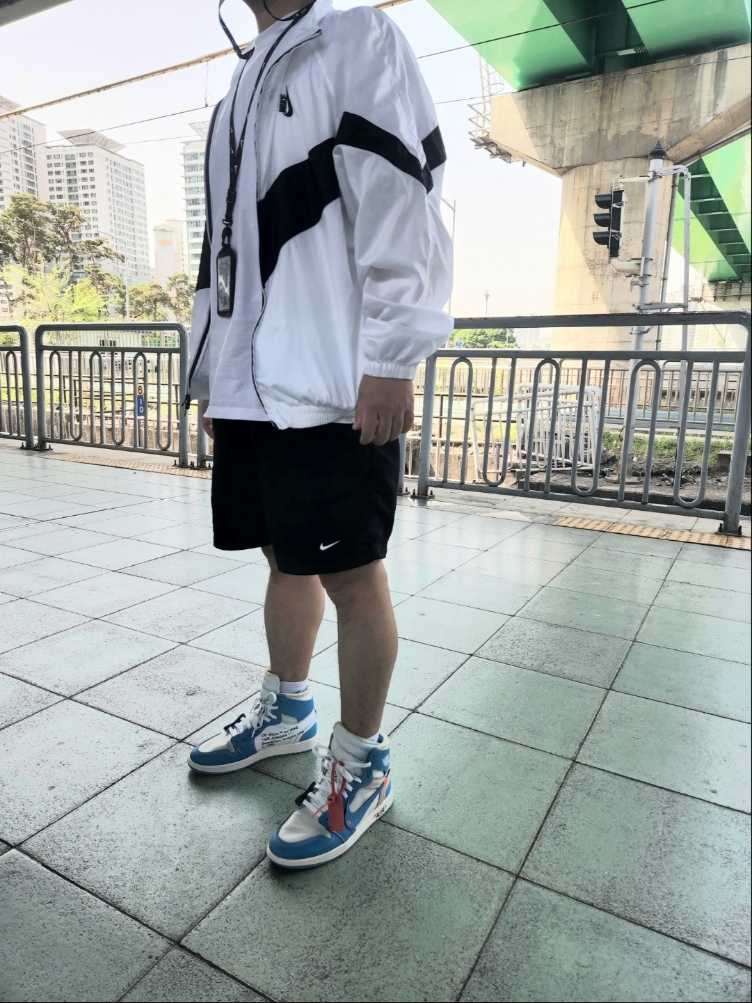 Jordan 1 x Off-White Retro High University Blue, Nike NRG Solo Swoosh Fleece Shorts Black - Asia 착용 스타일 - 1