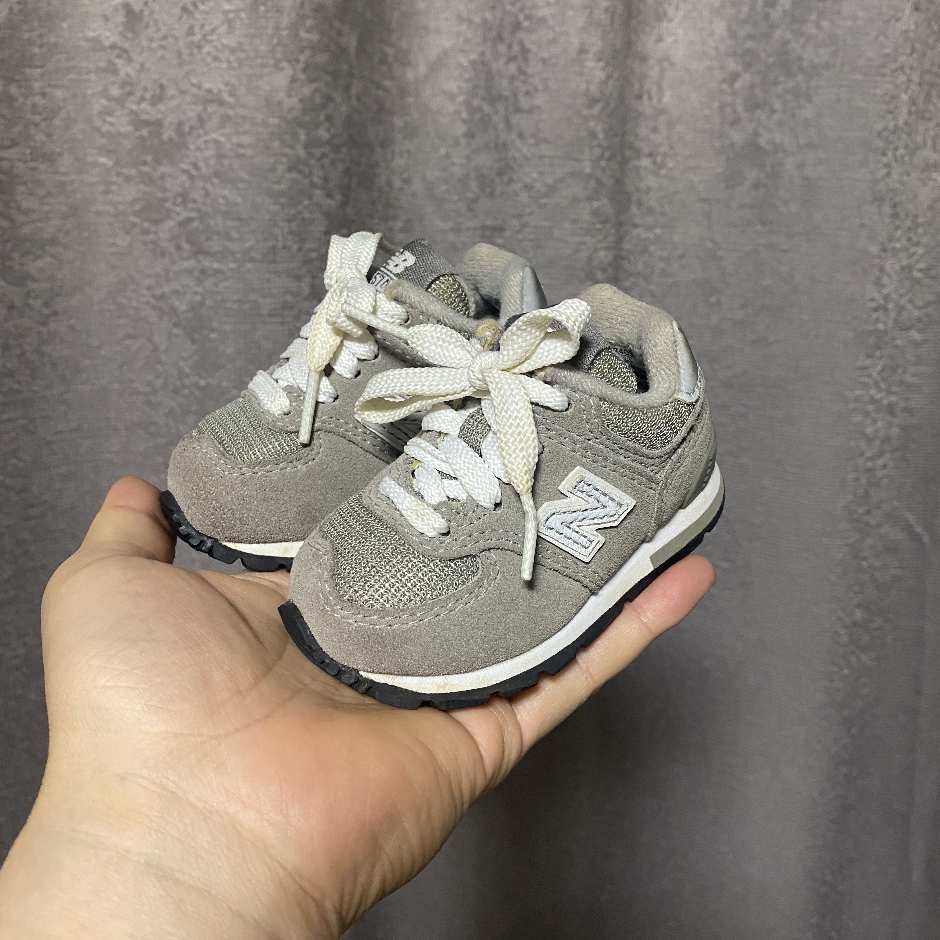 New Balance 574 Grey - D Standard 착용 스타일 - 3