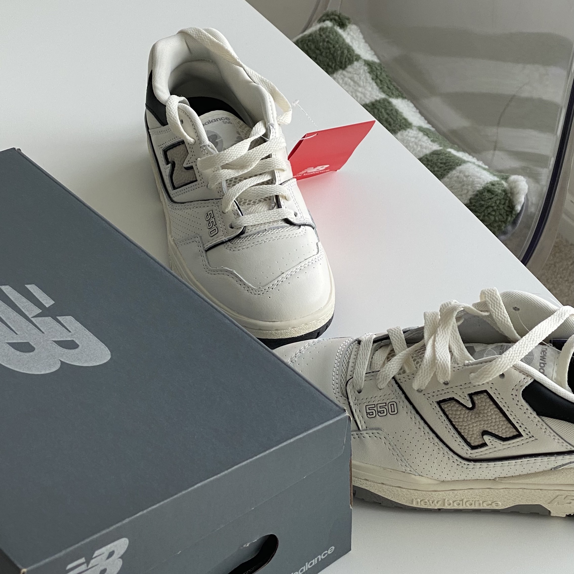 New Balance 550 White Grey - 2E Wide 착용 스타일