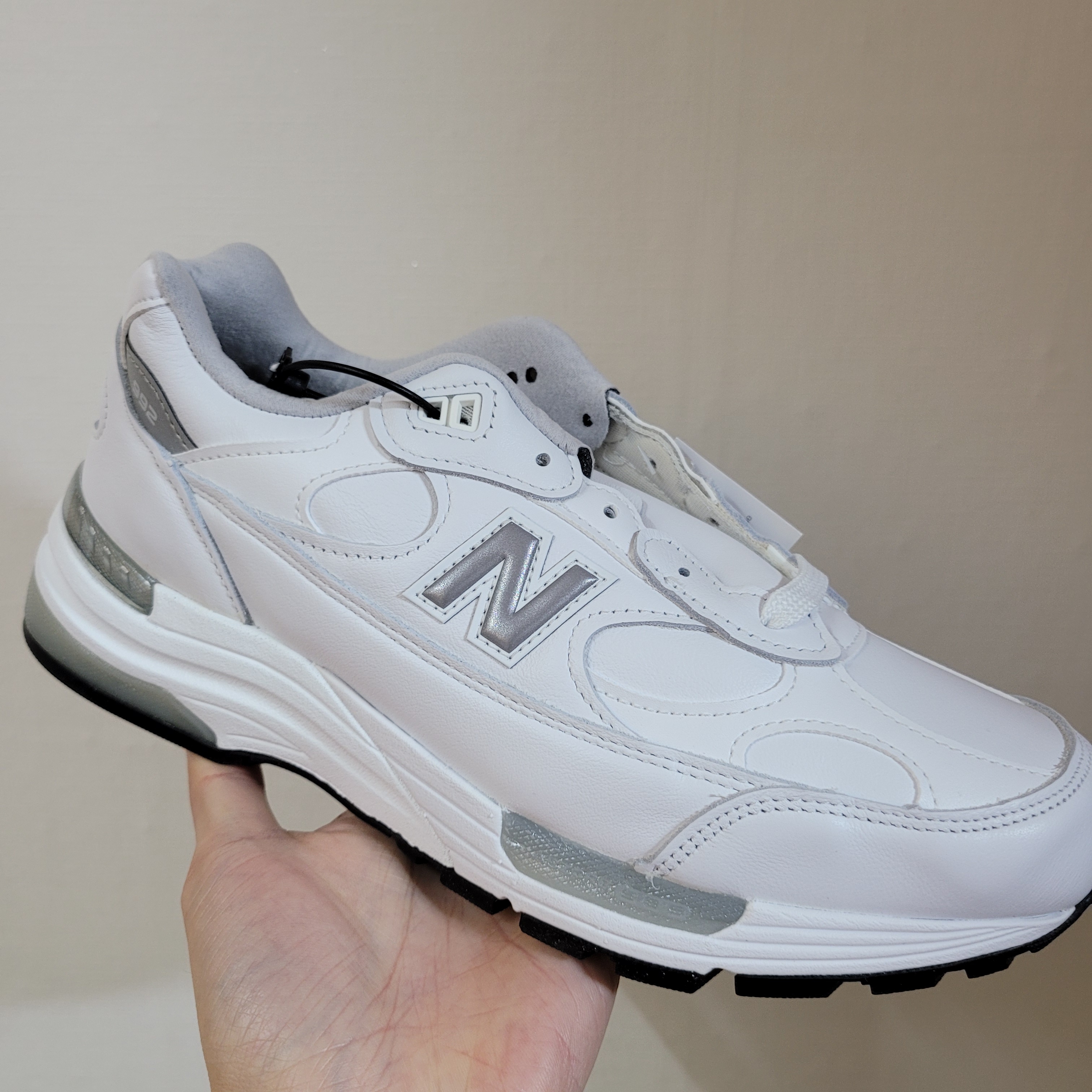 New Balance 992 Made in USA White Silver 착용 스타일