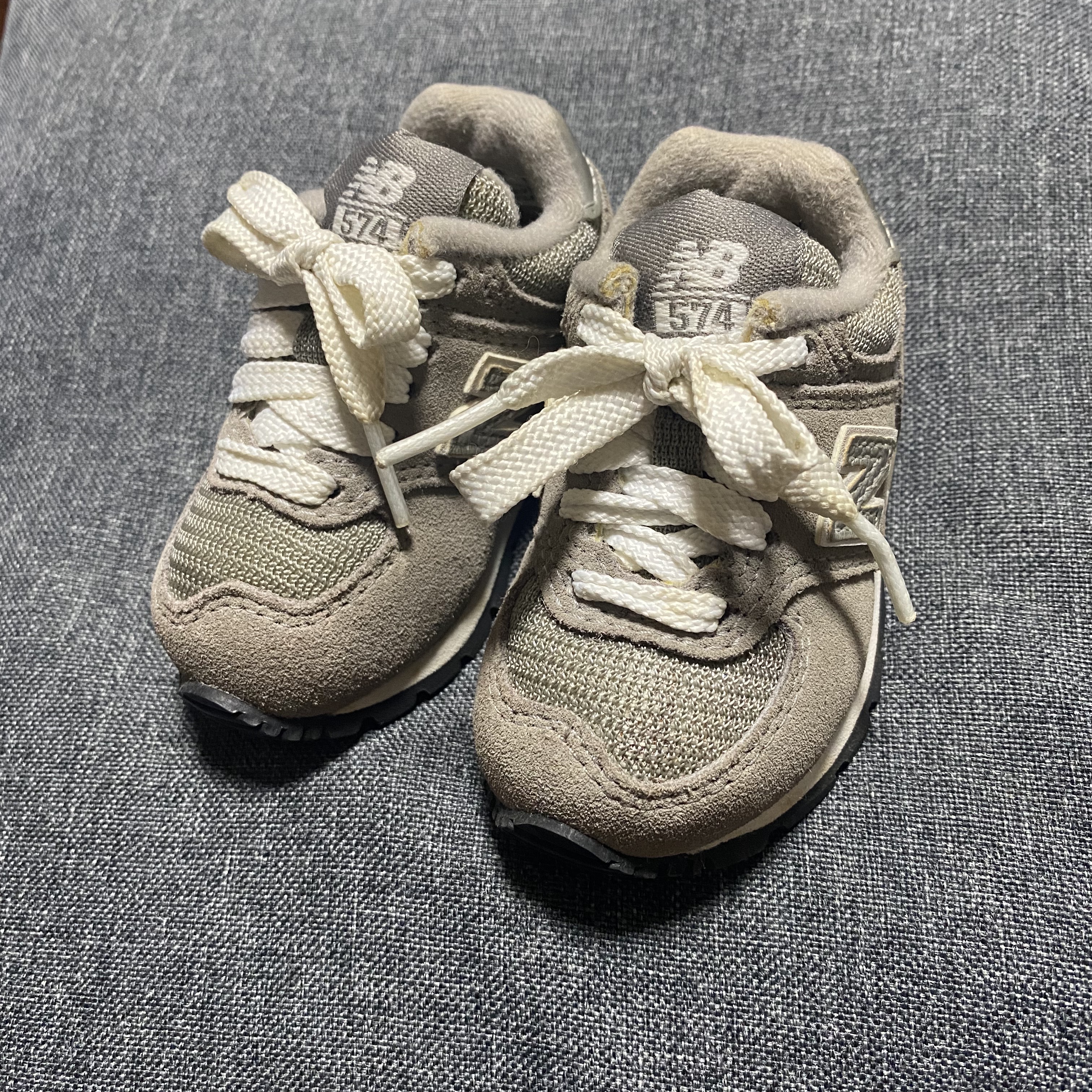 New Balance 574 Grey - D Standard 착용 스타일 - 2