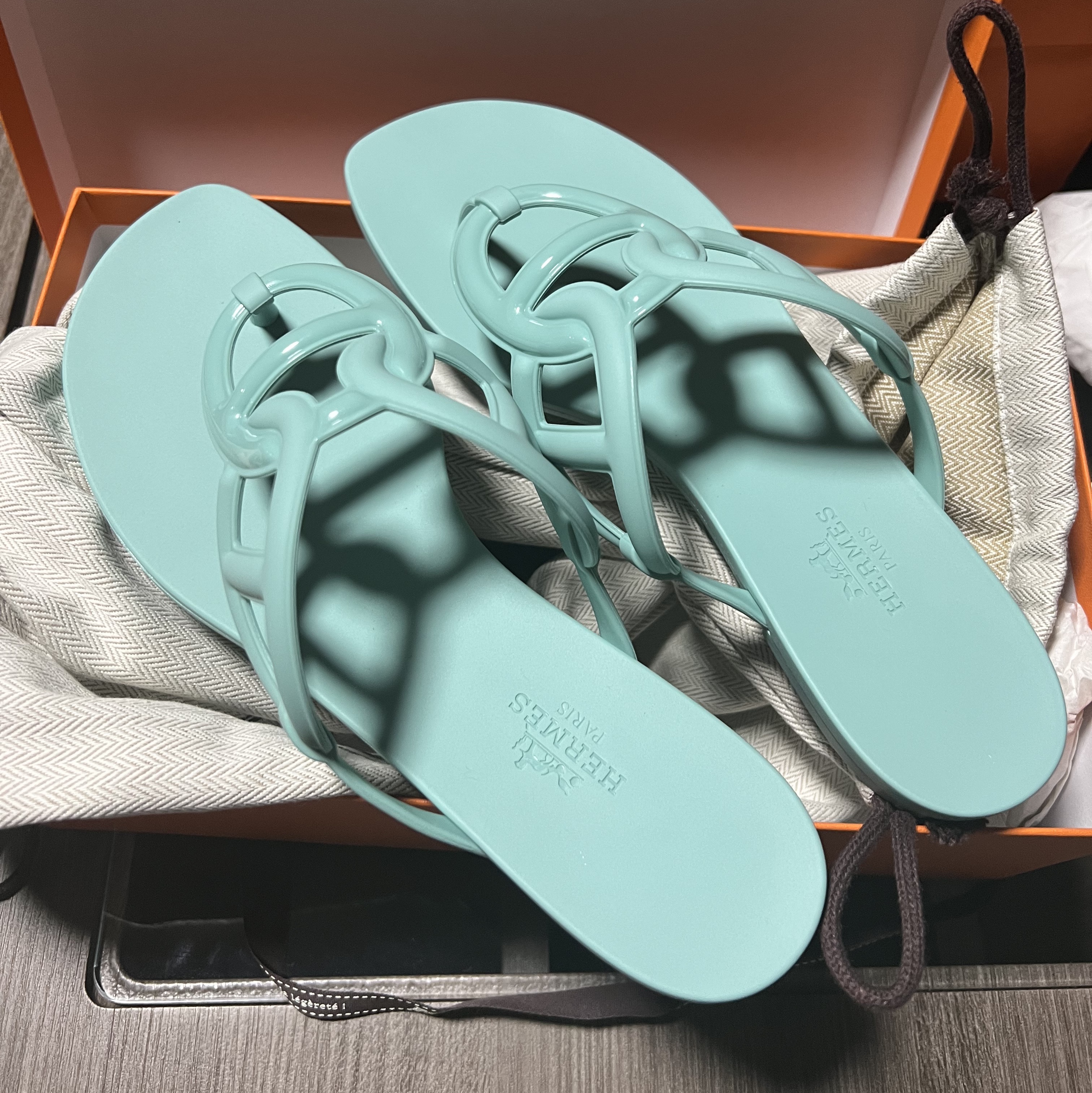 (W) Hermes Egerie Sandal Vert Embrun 착용 스타일
