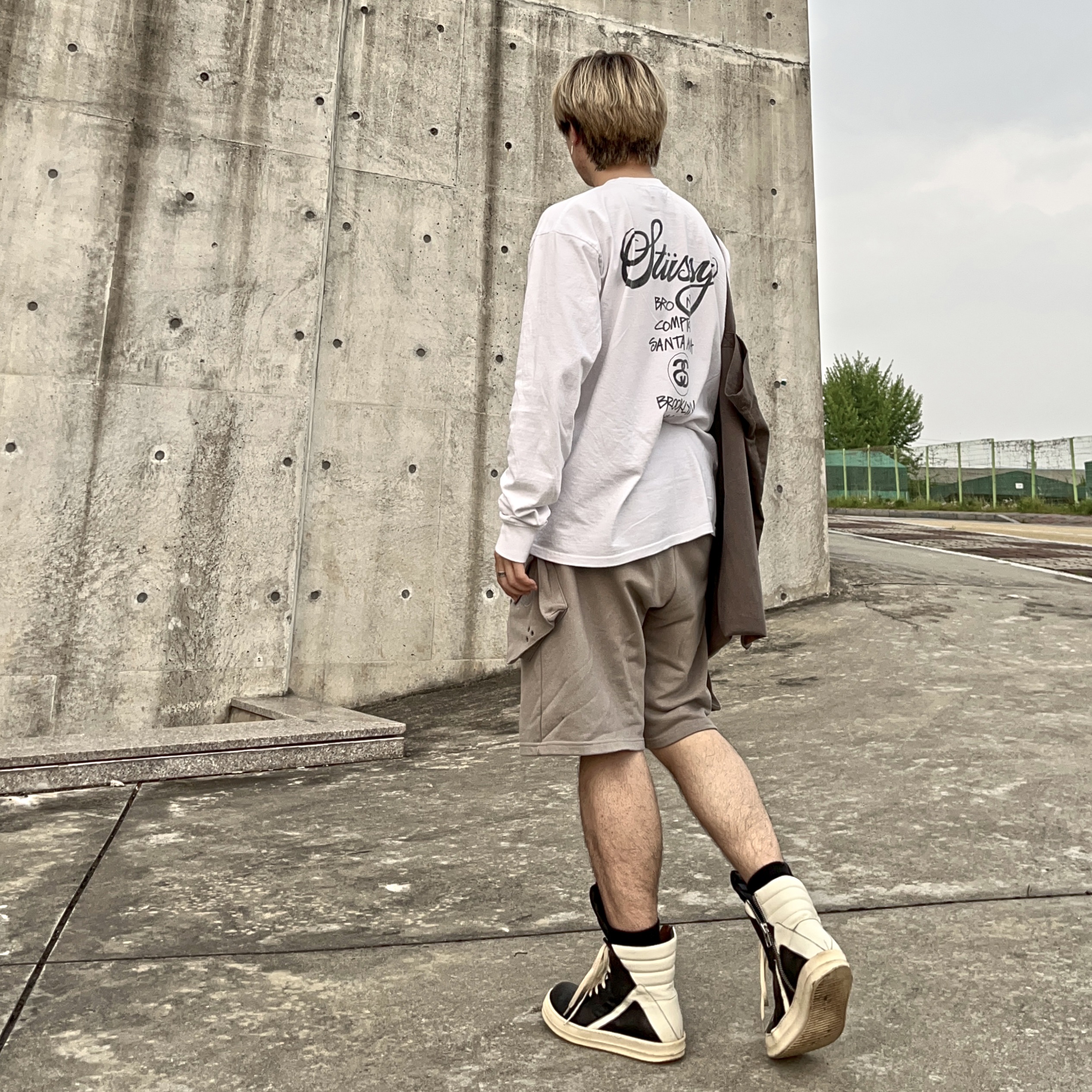 Stussy World Tour LS T-Shirt White 착용 스타일 - 2