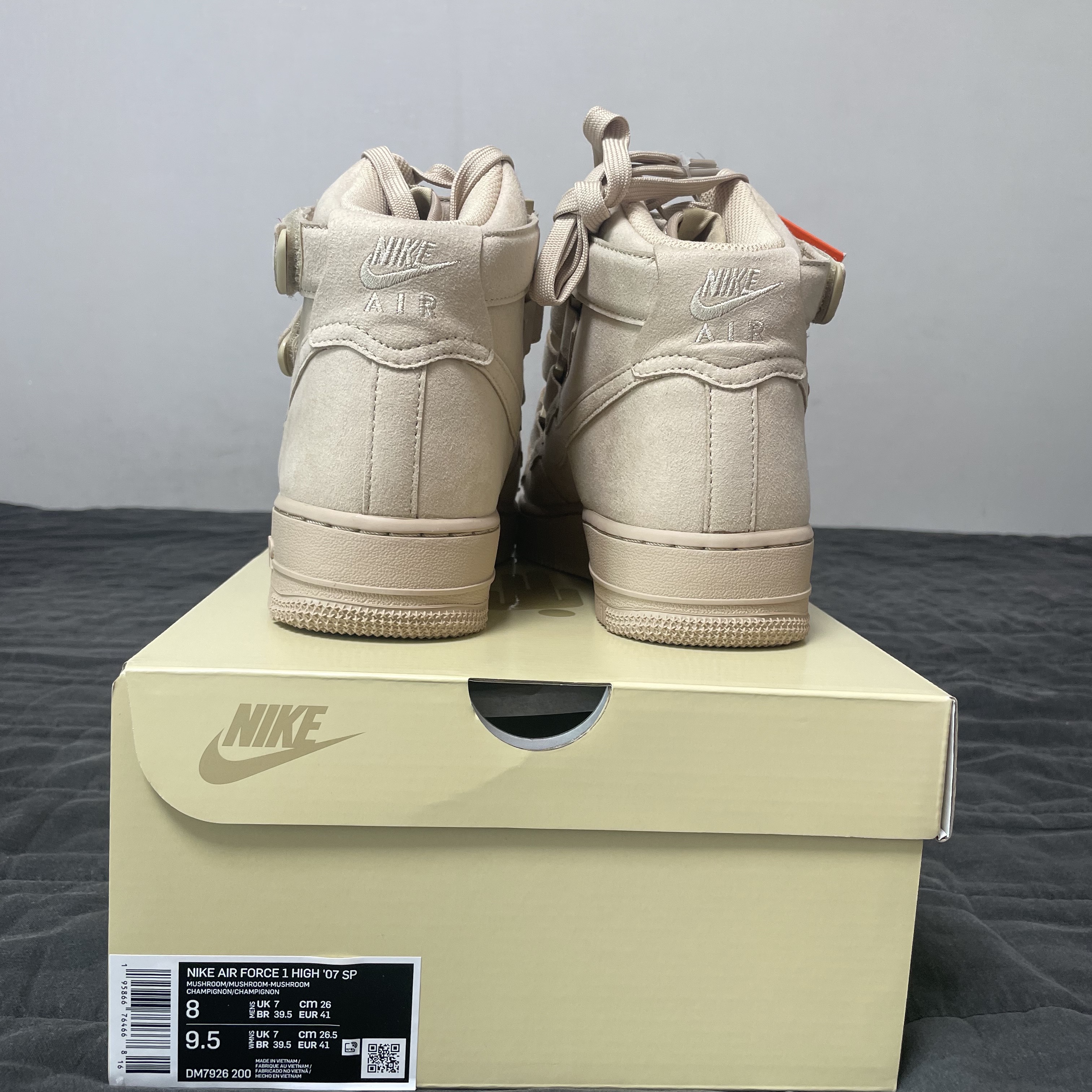 Nike x Billie Eilish Air Force 1 High '07 SP Mushroom 착용 스타일 - 4