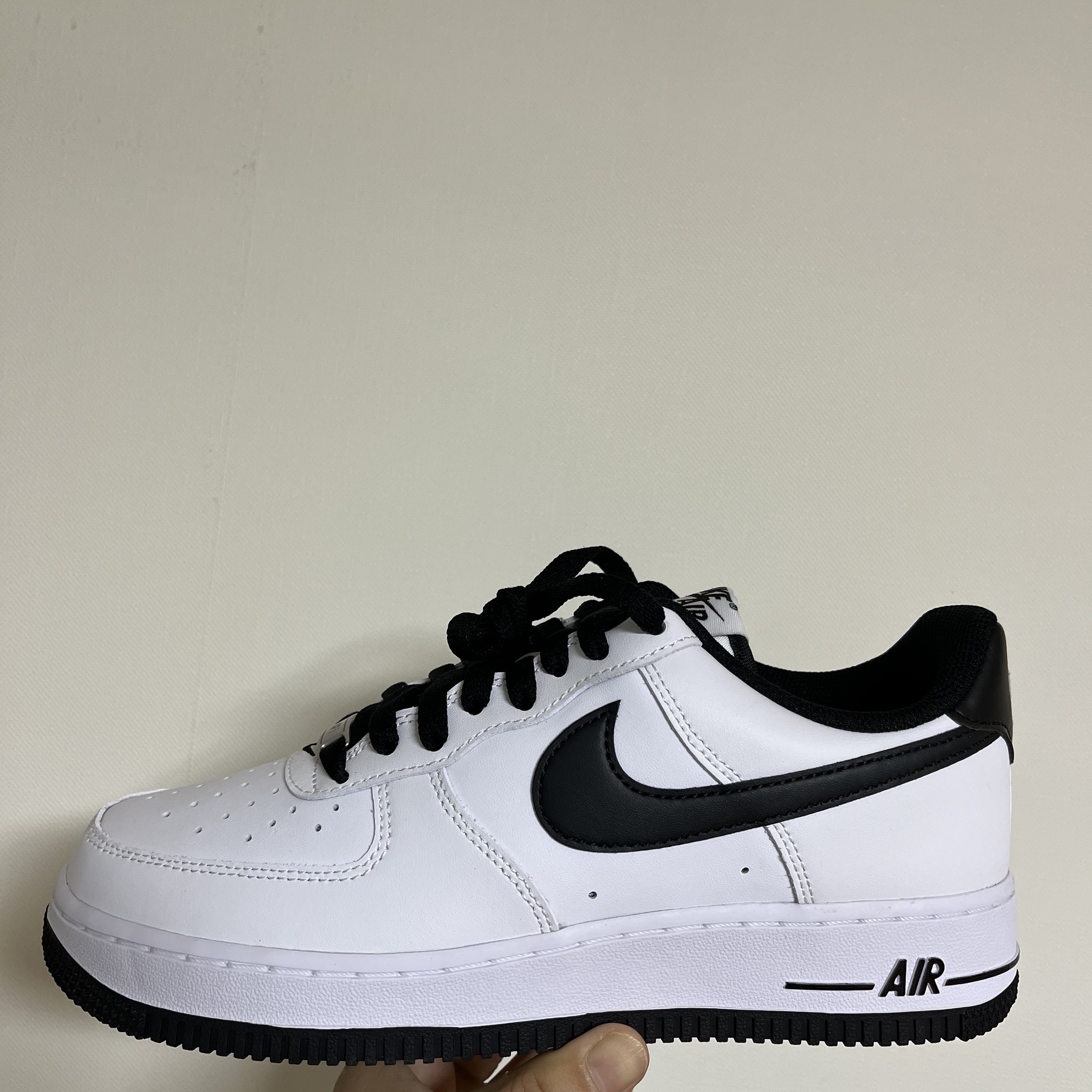 Nike Air Force 1 '07 White Black 착용 스타일 - 1