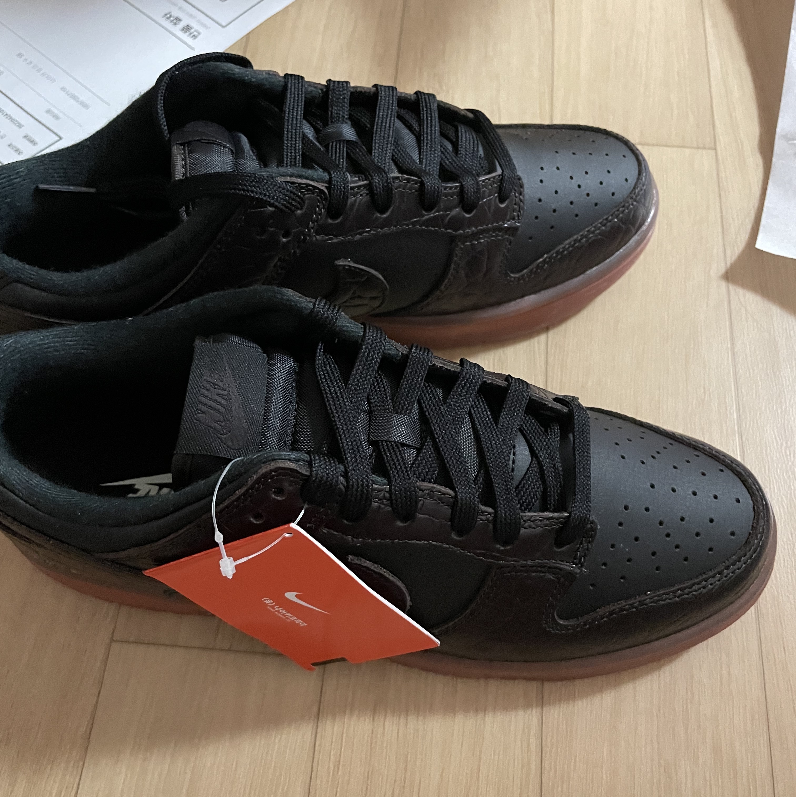 Nike Dunk Low SE Velvet Brown and Black 착용 스타일 - 2
