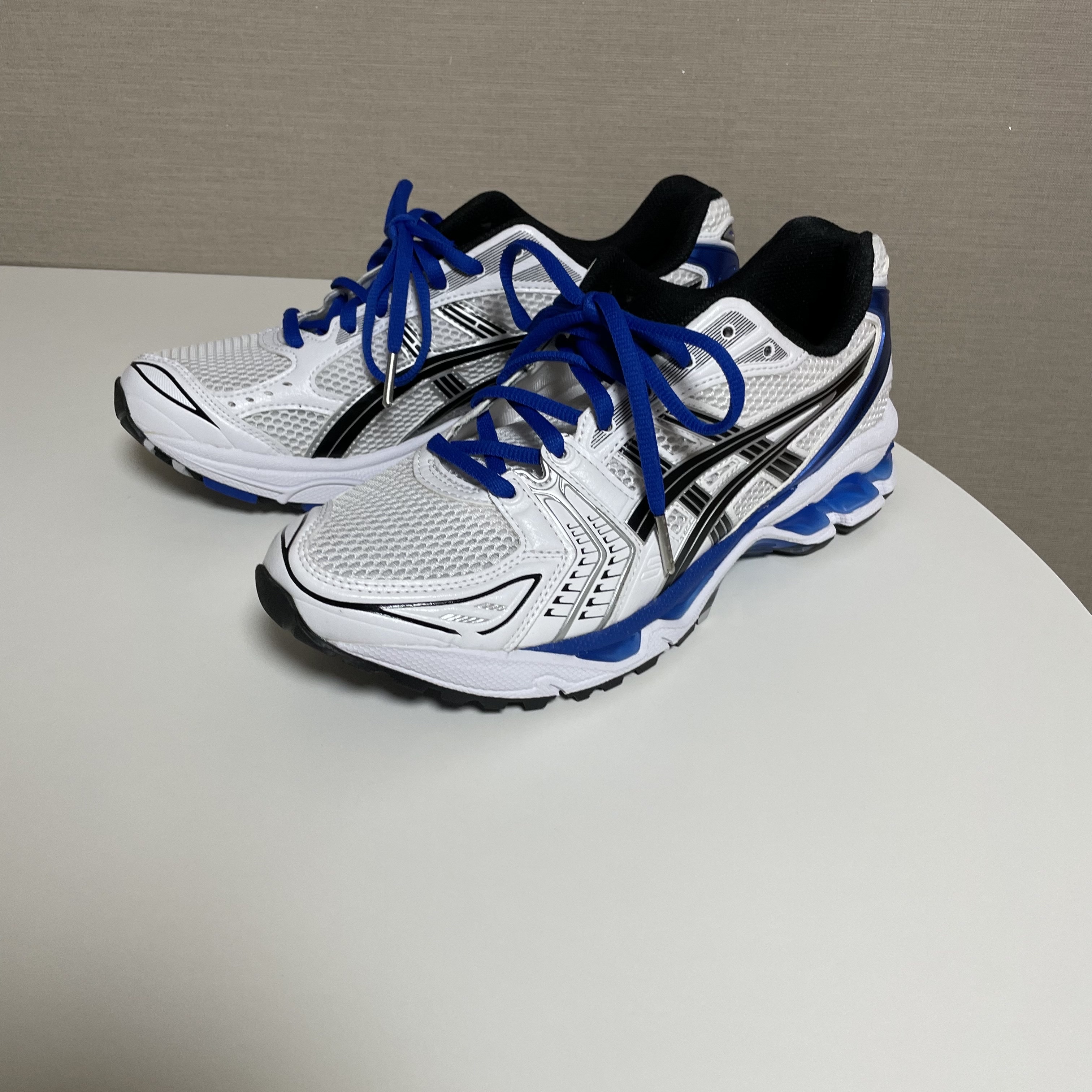 Asics Gel-Kayano 14 White Tuna Blue 착용 스타일 - 1