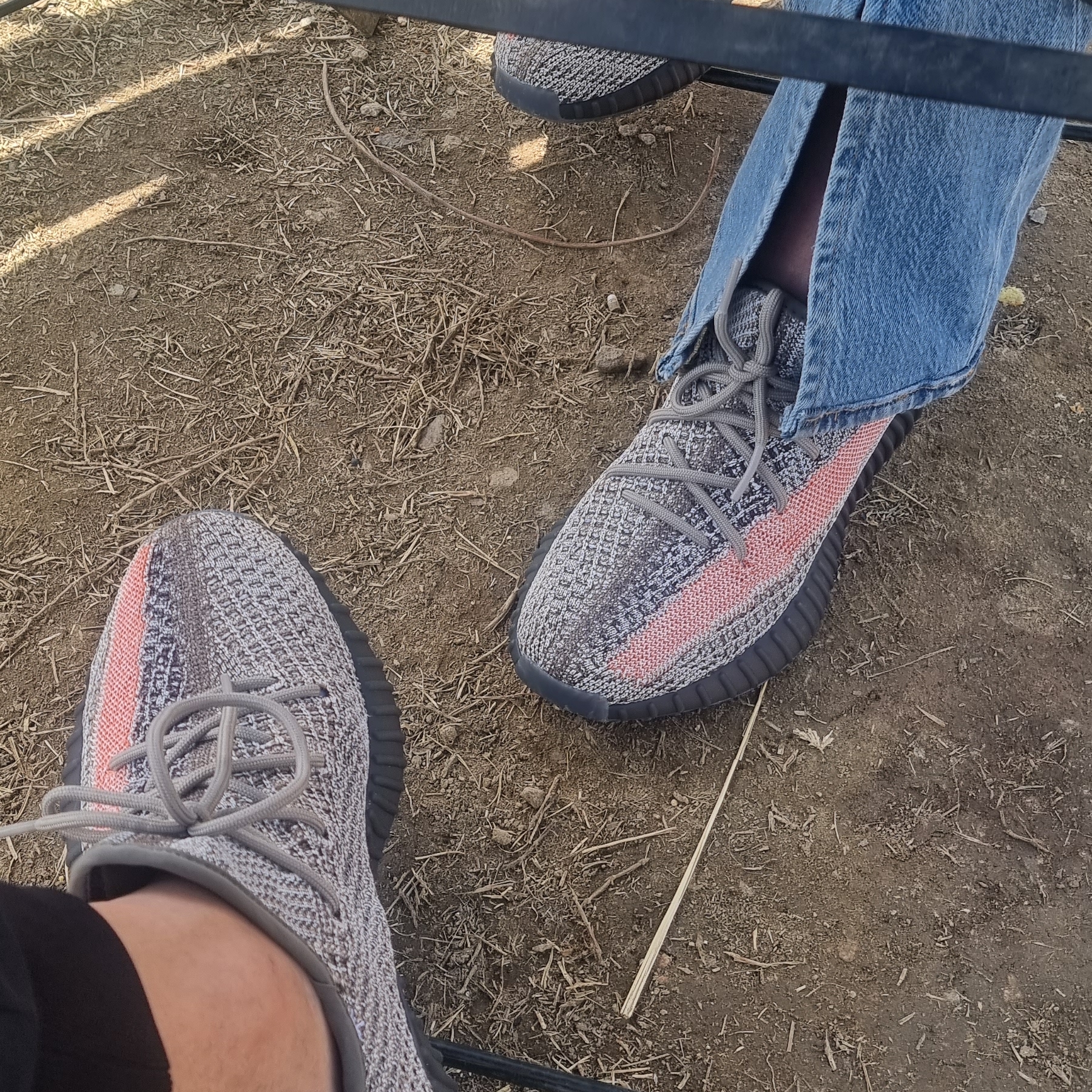 Adidas Yeezy Boost 350 V2 Ash Stone 착용 스타일