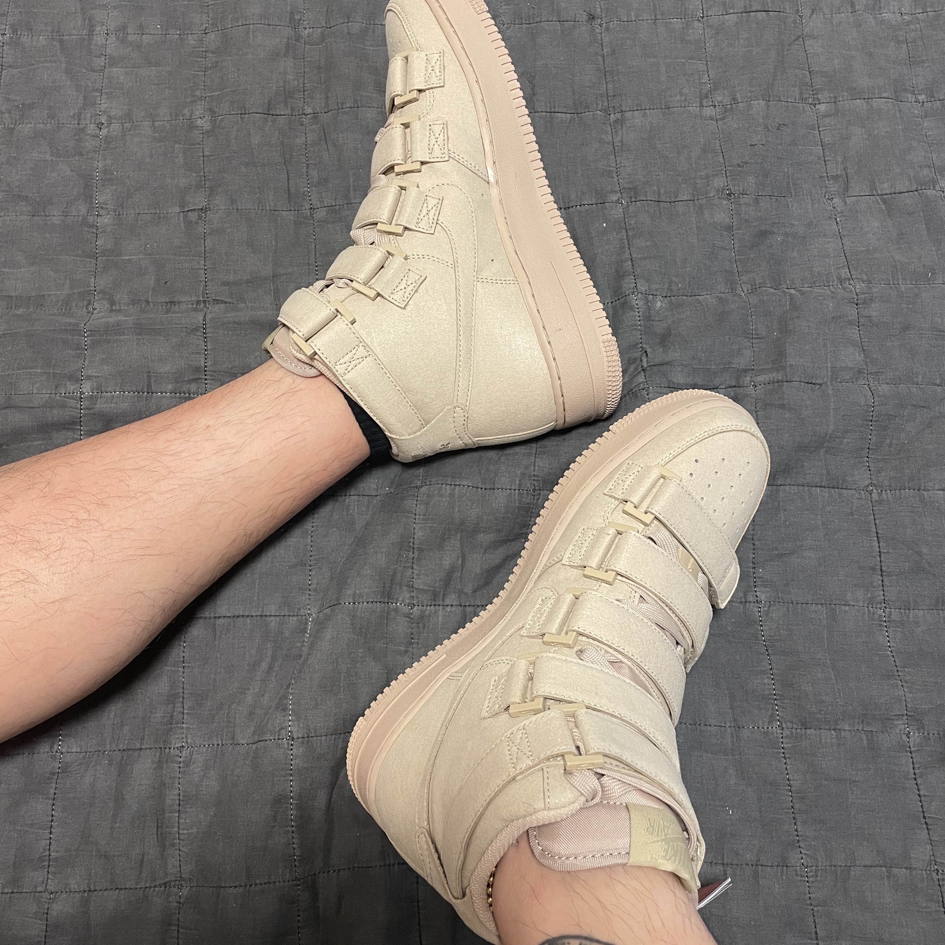 Nike x Billie Eilish Air Force 1 High '07 SP Mushroom 착용 스타일 - 1