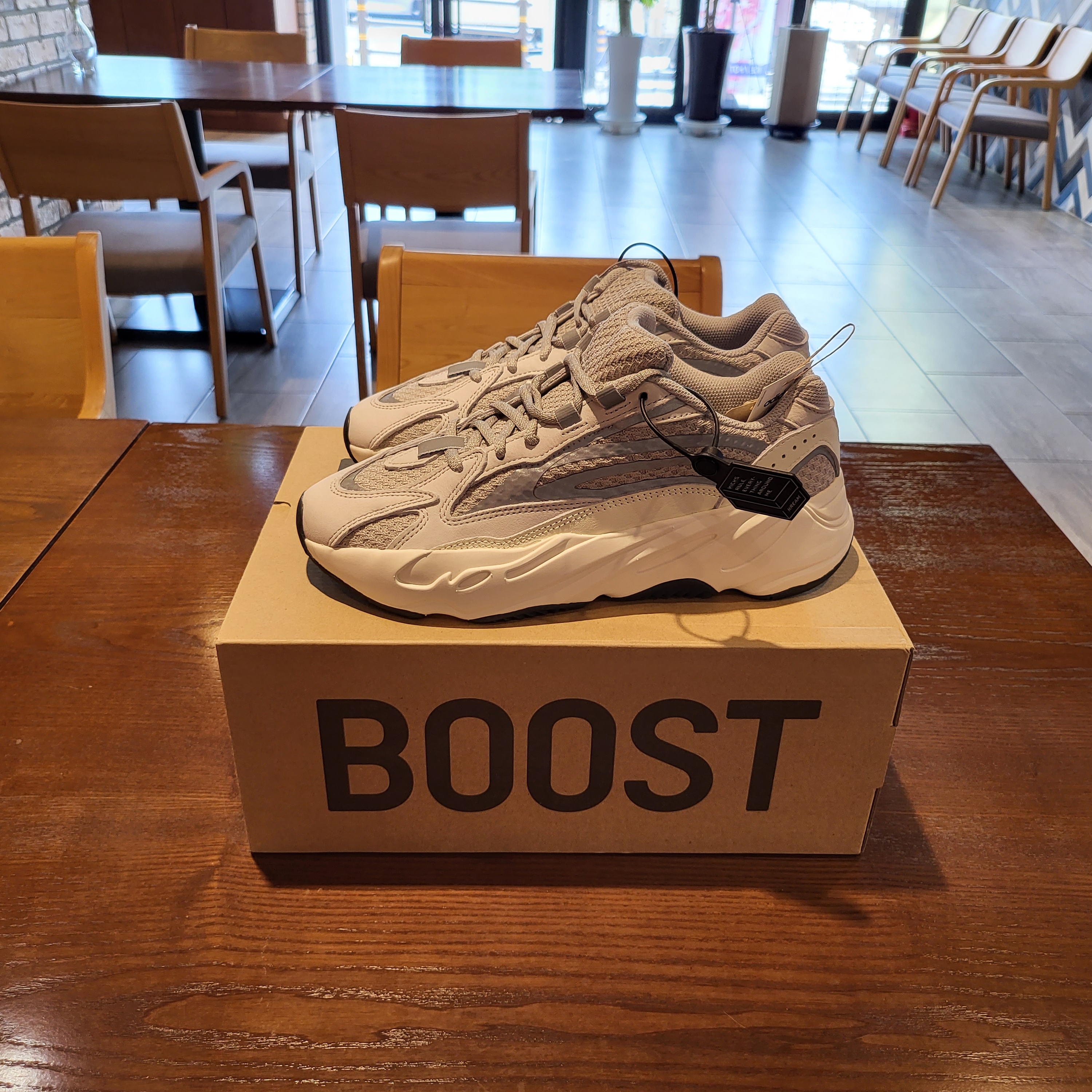 Adidas Yeezy Boost 700 Wave Runner Solid Grey 2021/2022, Adidas Yeezy Slide Onyx 착용 스타일 - 3