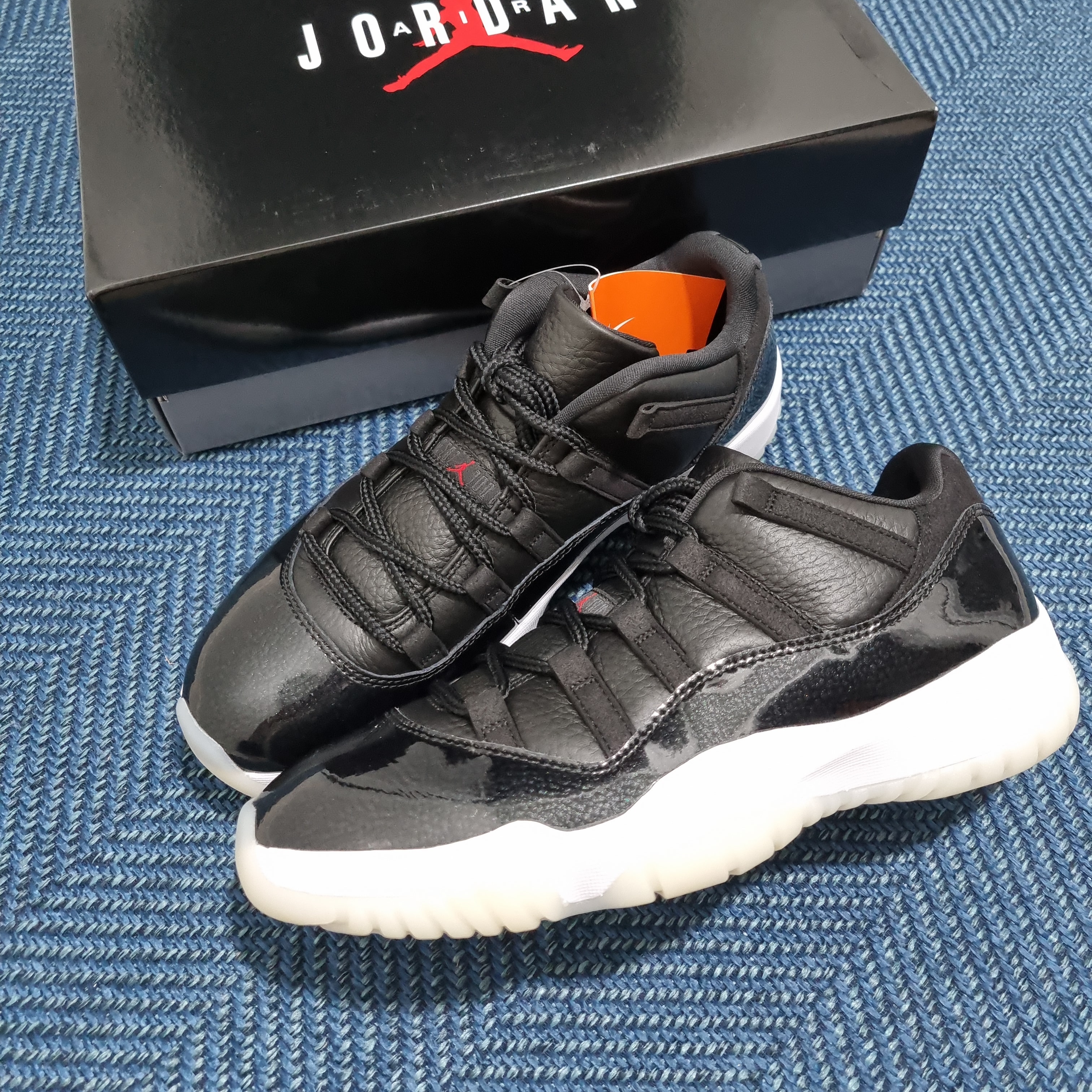 Jordan 11 Retro Low 72-10 착용 스타일