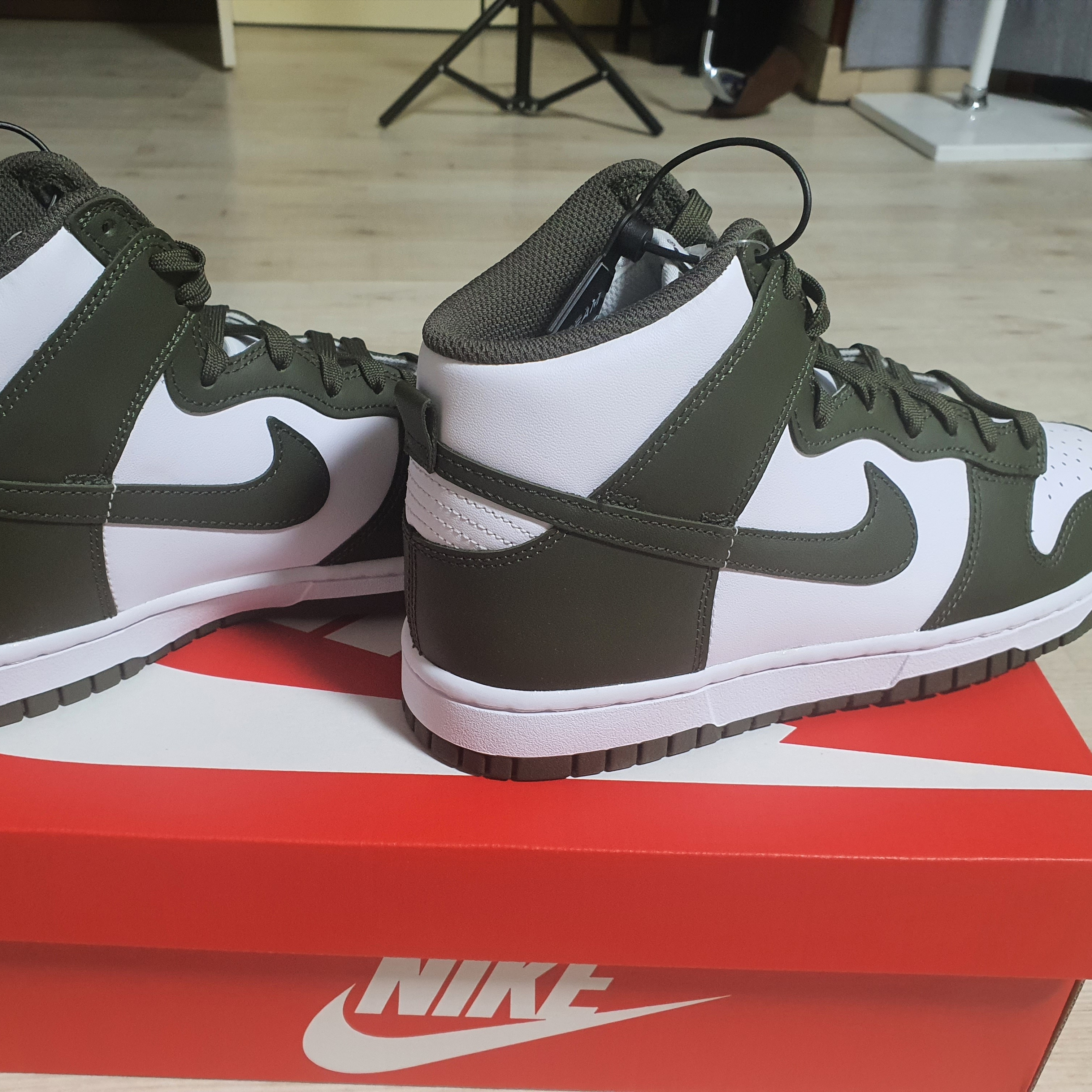 Nike Dunk High Retro Championship Khaki 착용 스타일 - 2