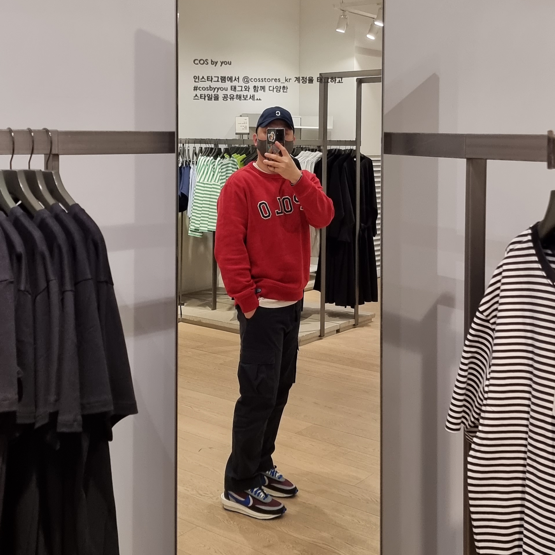 Nike x Sacai x Undercover LDWaffle Night Maroon Team Royal 착용 스타일