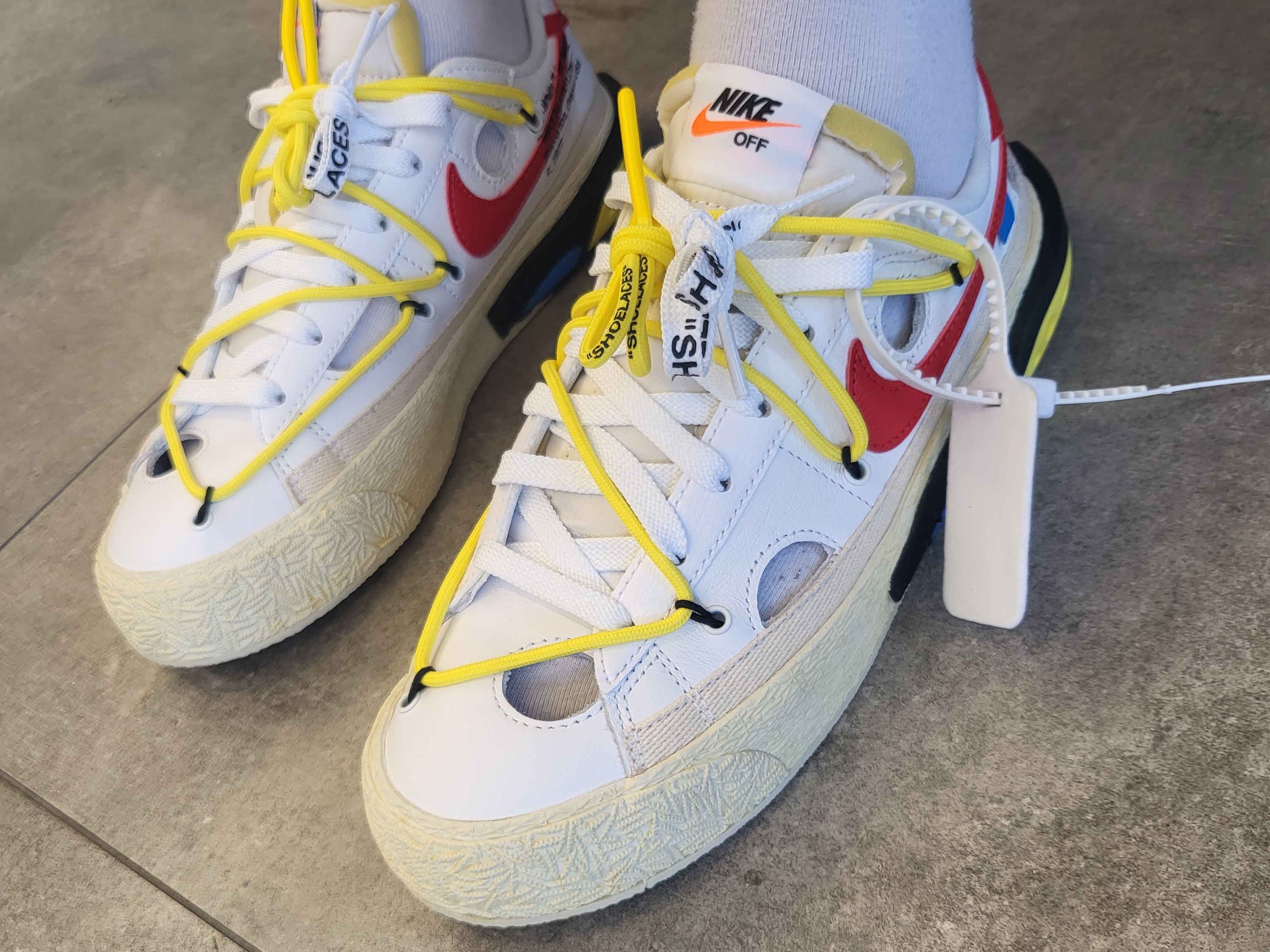 Nike x Off-White Blazer Low '77 White and University Red 착용 스타일 - 1
