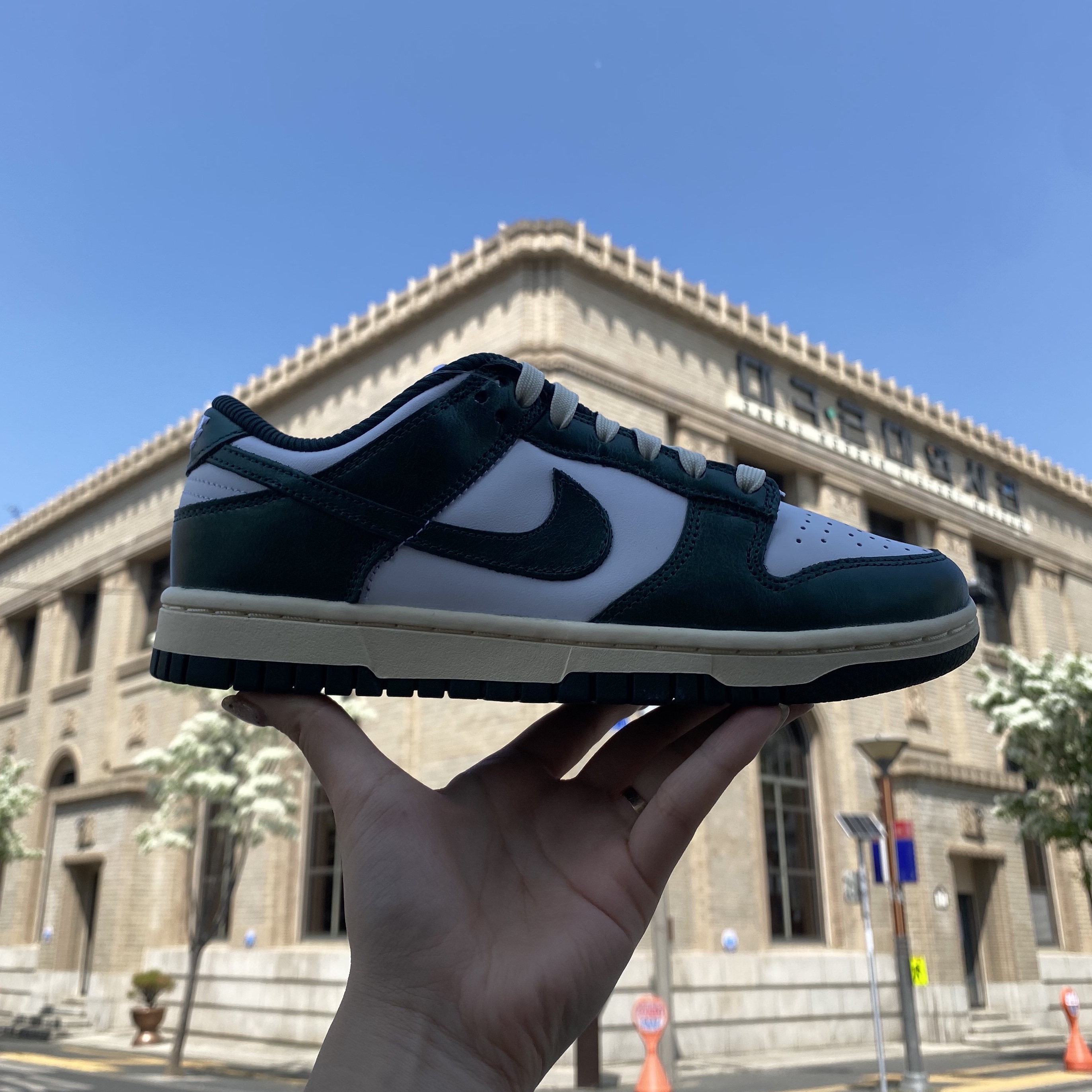 (W) Nike Dunk Low Vintage Green 착용 스타일