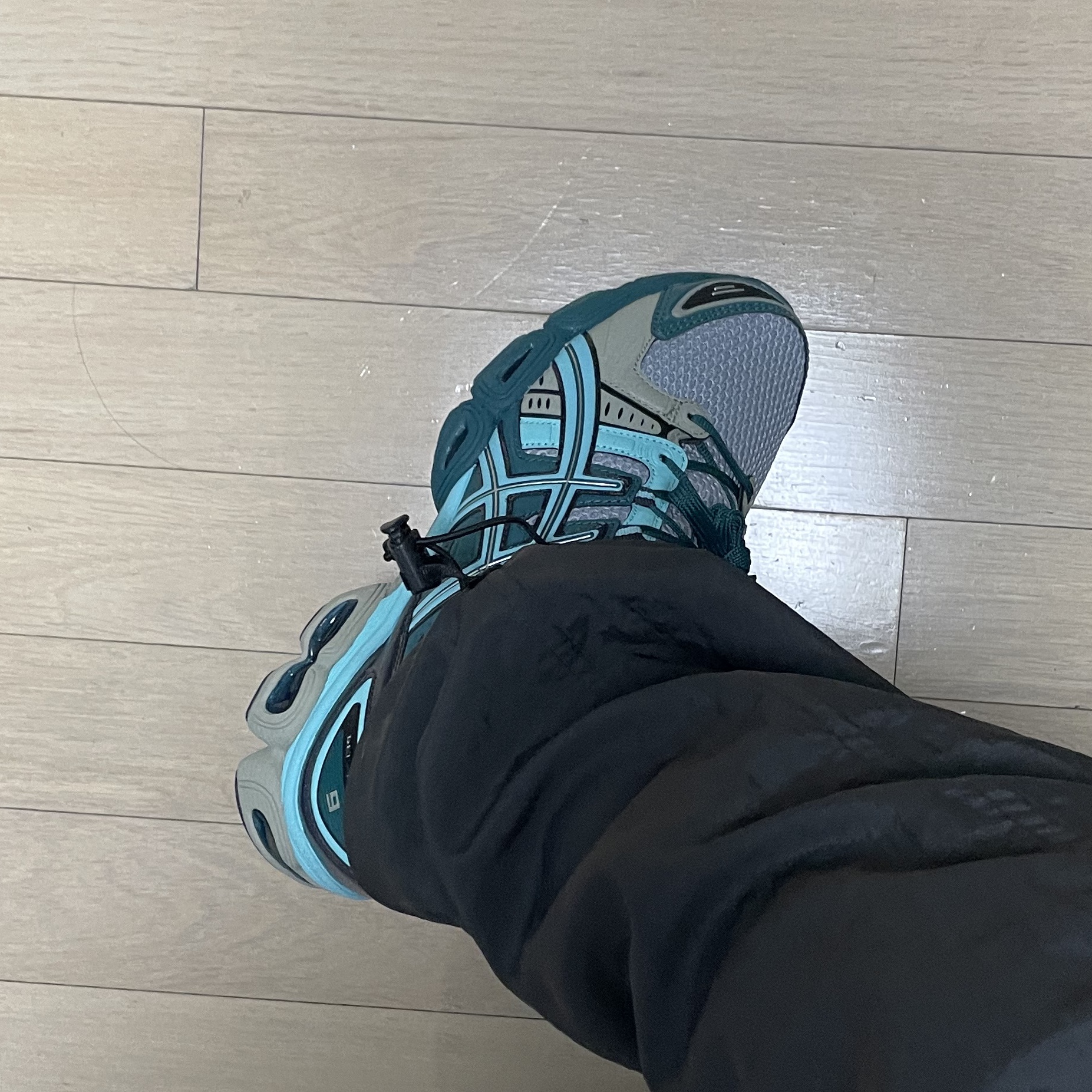 Asics UB3-S Gel-Nimbus 9 Piedmont Grey 착용 스타일 - 4