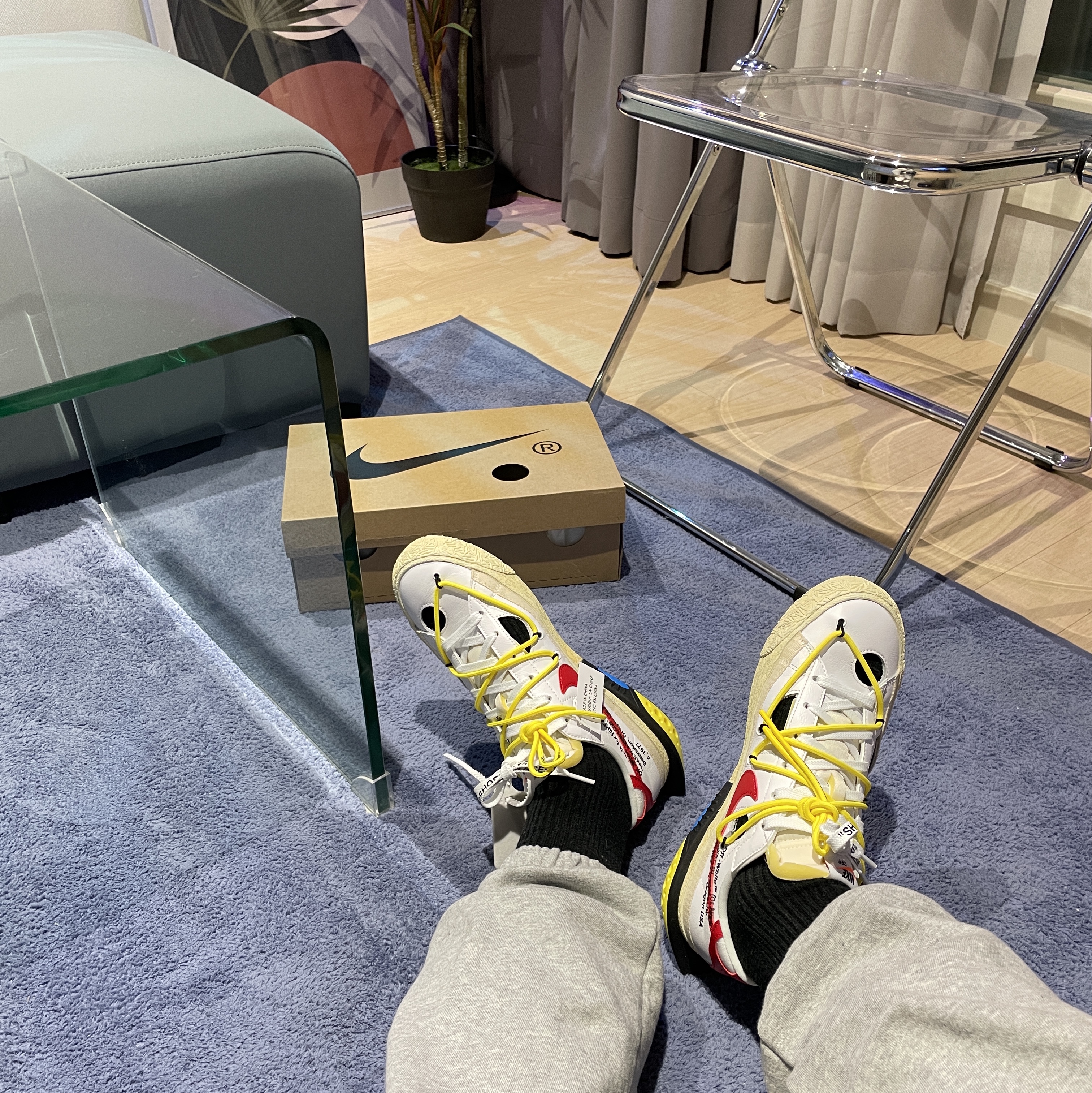 Nike x Off-White Blazer Low '77 White and University Red 착용 스타일 - 3