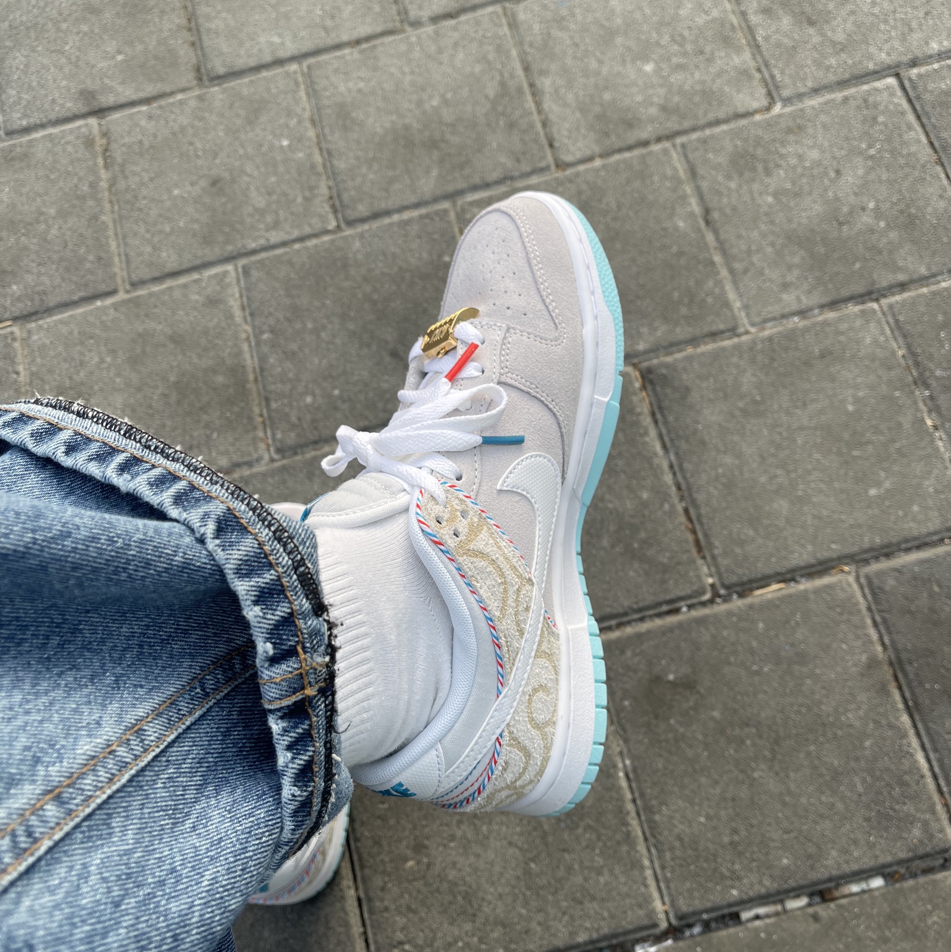 Nike Dunk Low Retro SE Barber Shop Grey 착용 스타일