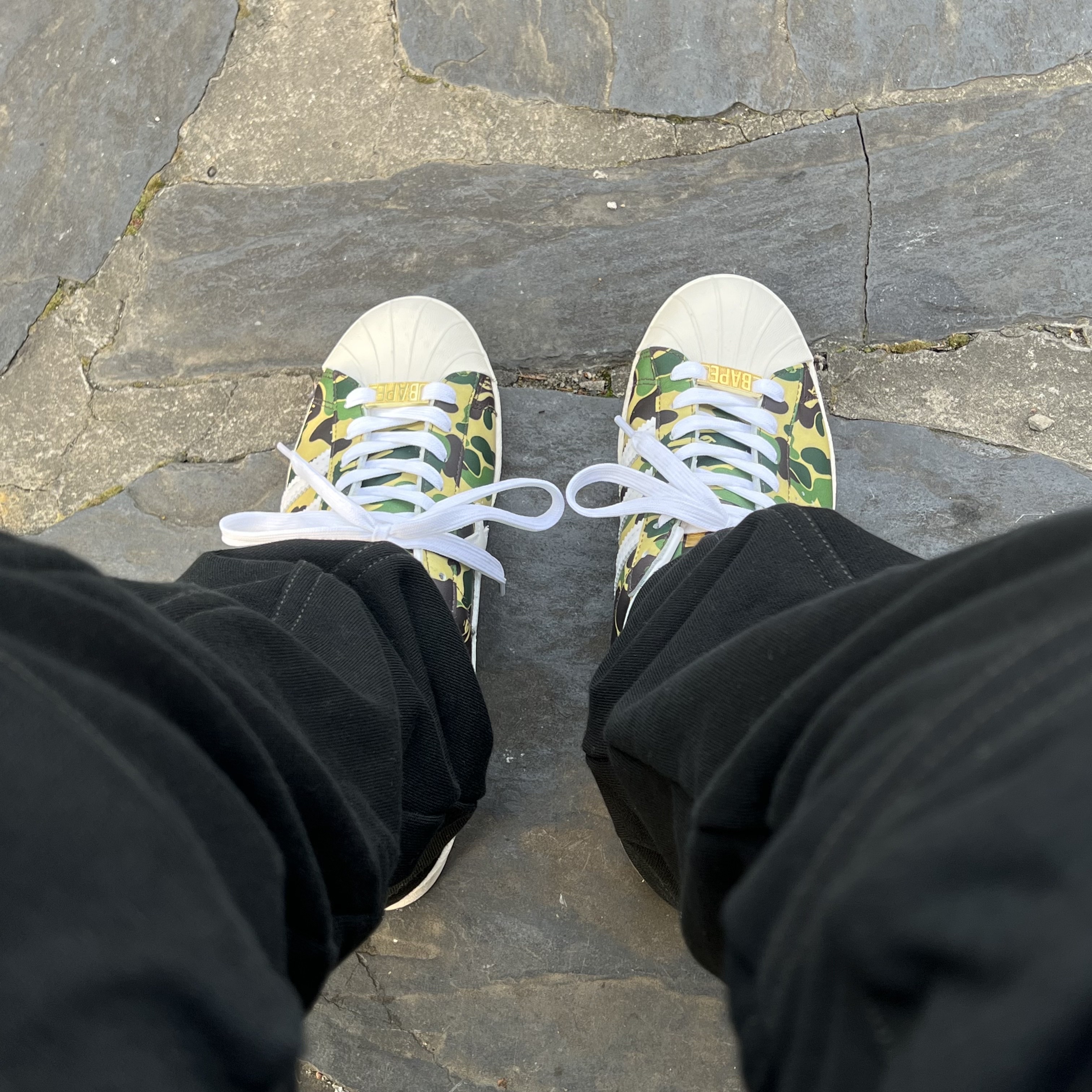 Adidas x BAPE Superstar 80s Green Camo 착용 스타일
