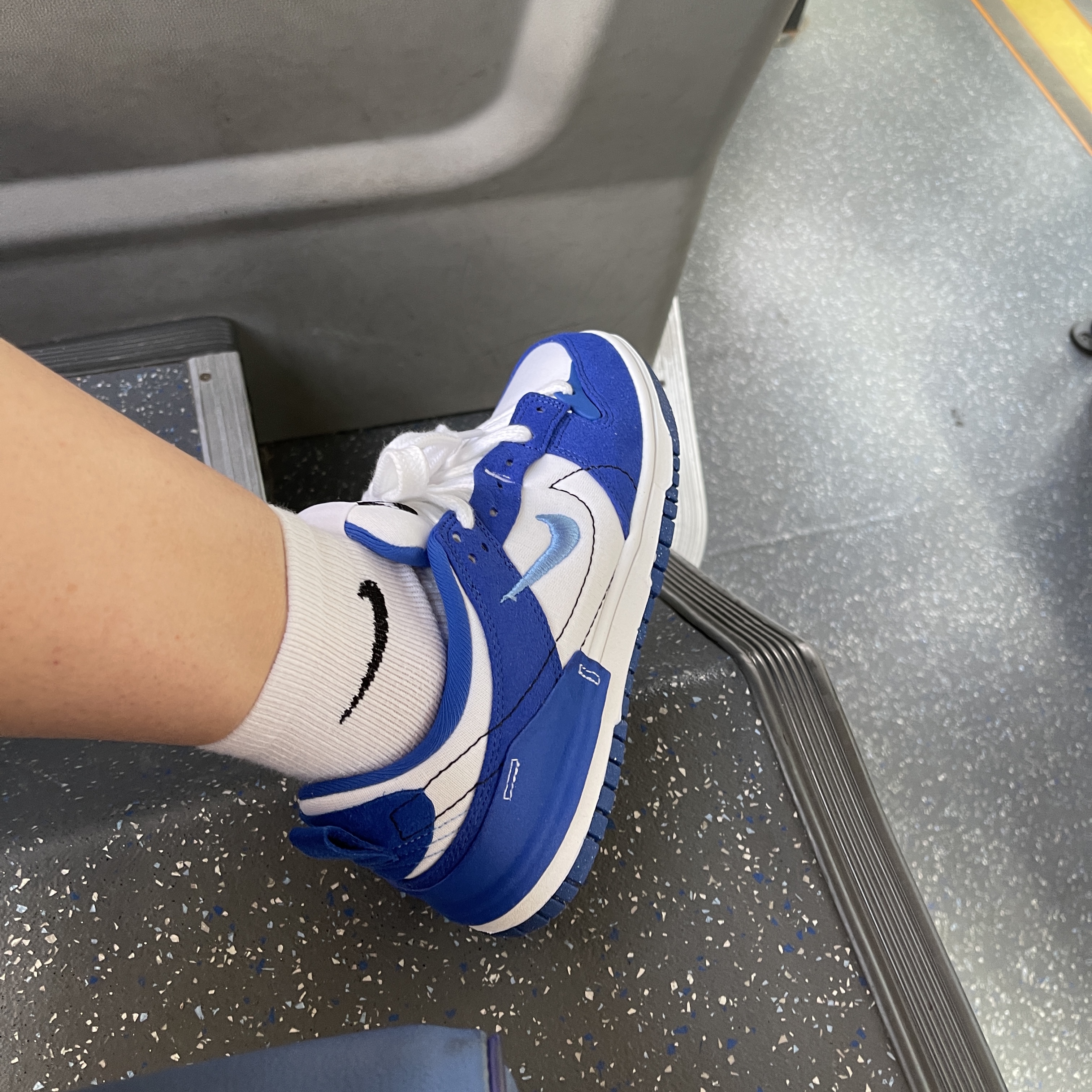 (W) Nike Dunk Low Disrupt 2 White and University Blue 착용 스타일 - 1