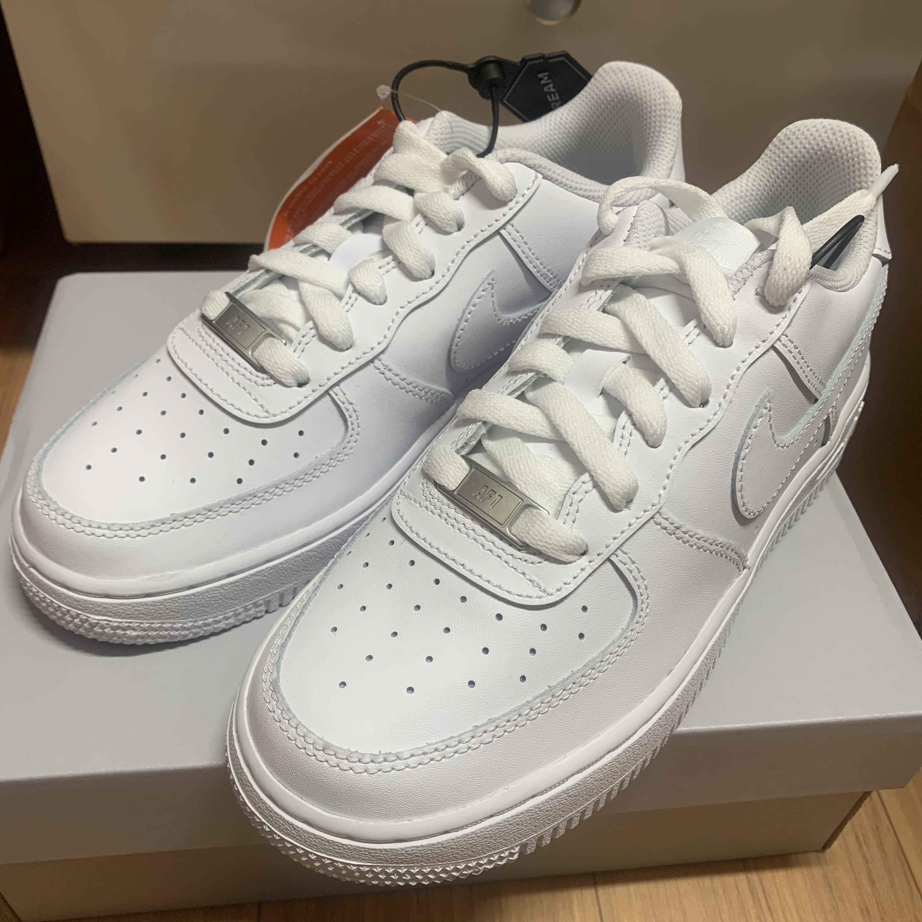 (GS) Nike Air Force 1 LE White 착용 스타일