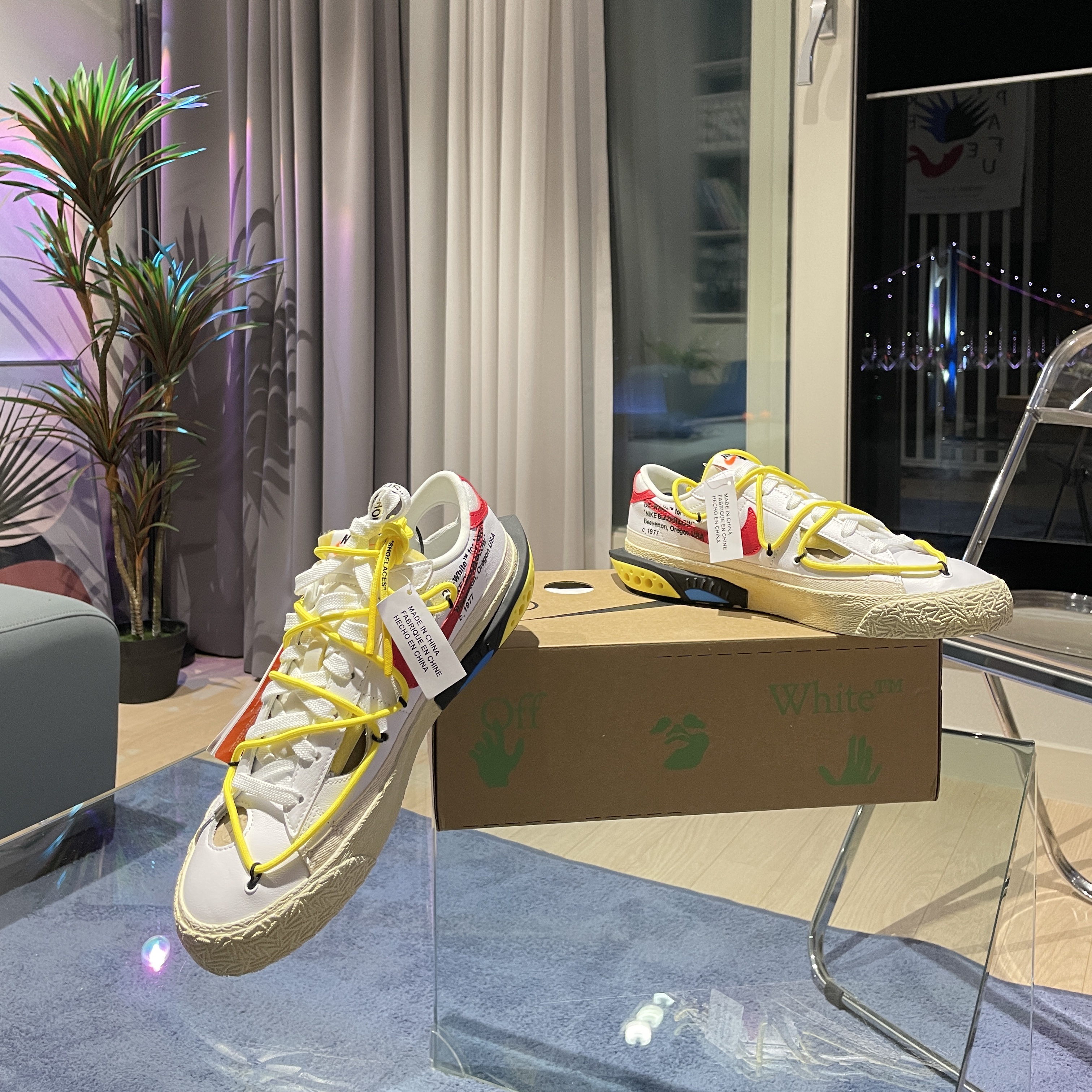 Nike x Off-White Blazer Low '77 White and University Red 착용 스타일 - 1