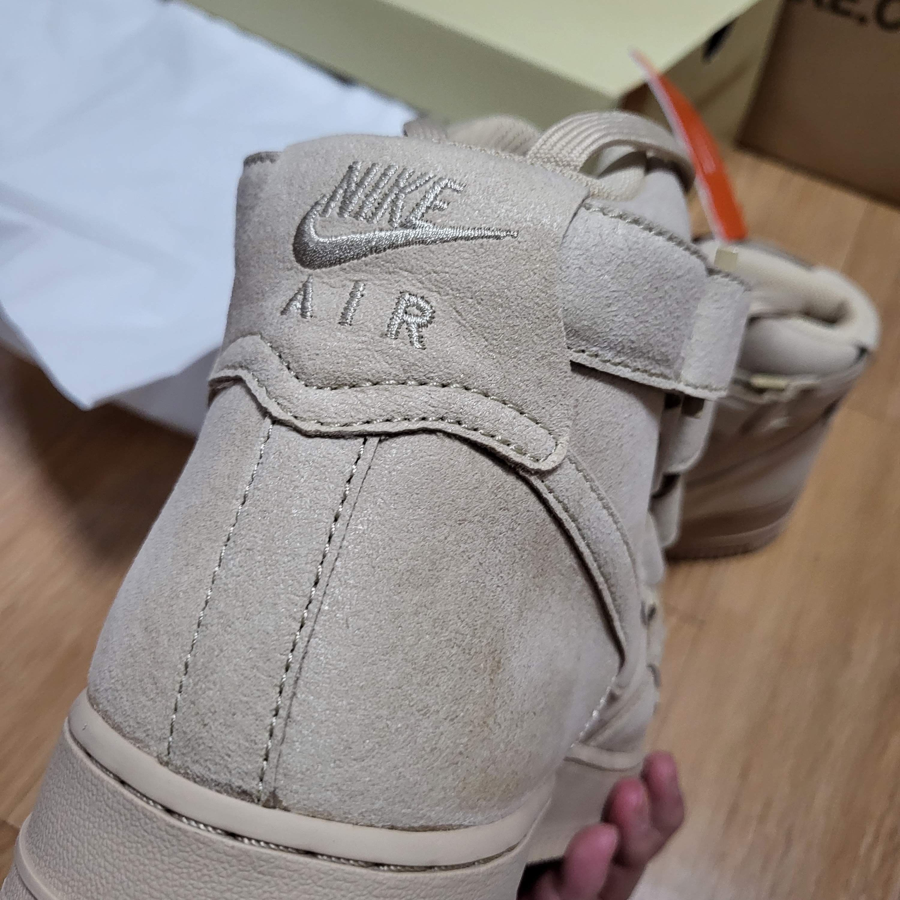 Nike x Billie Eilish Air Force 1 High '07 SP Mushroom 착용 스타일 - 3
