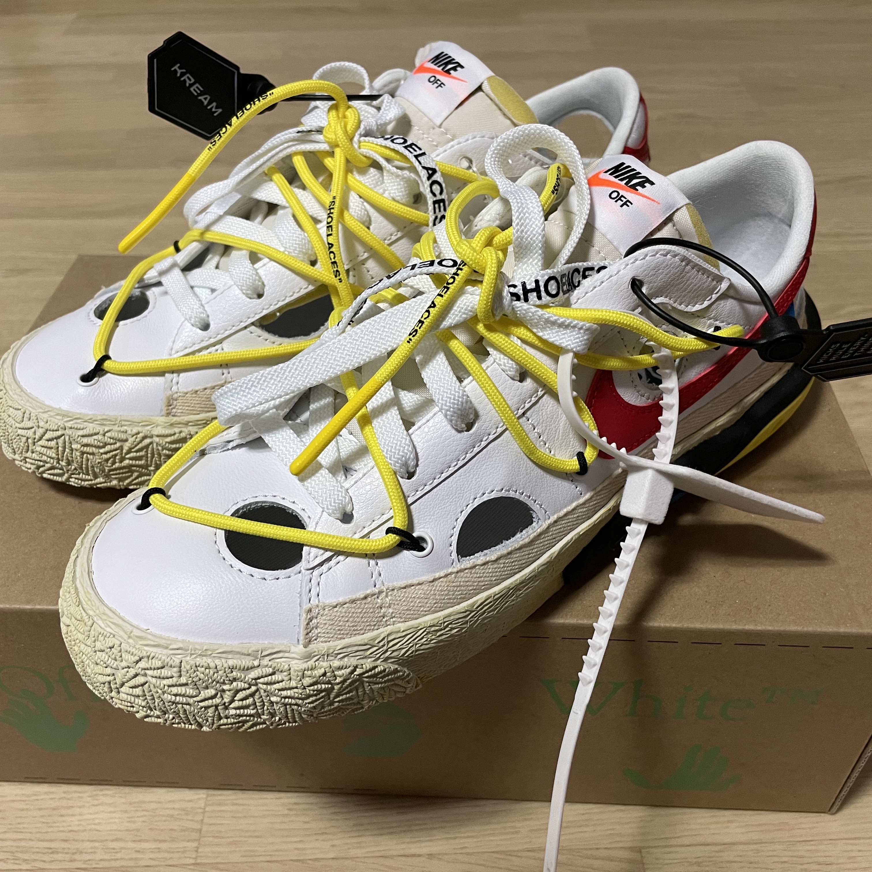 Nike x Off-White Blazer Low '77 White and University Red 착용 스타일