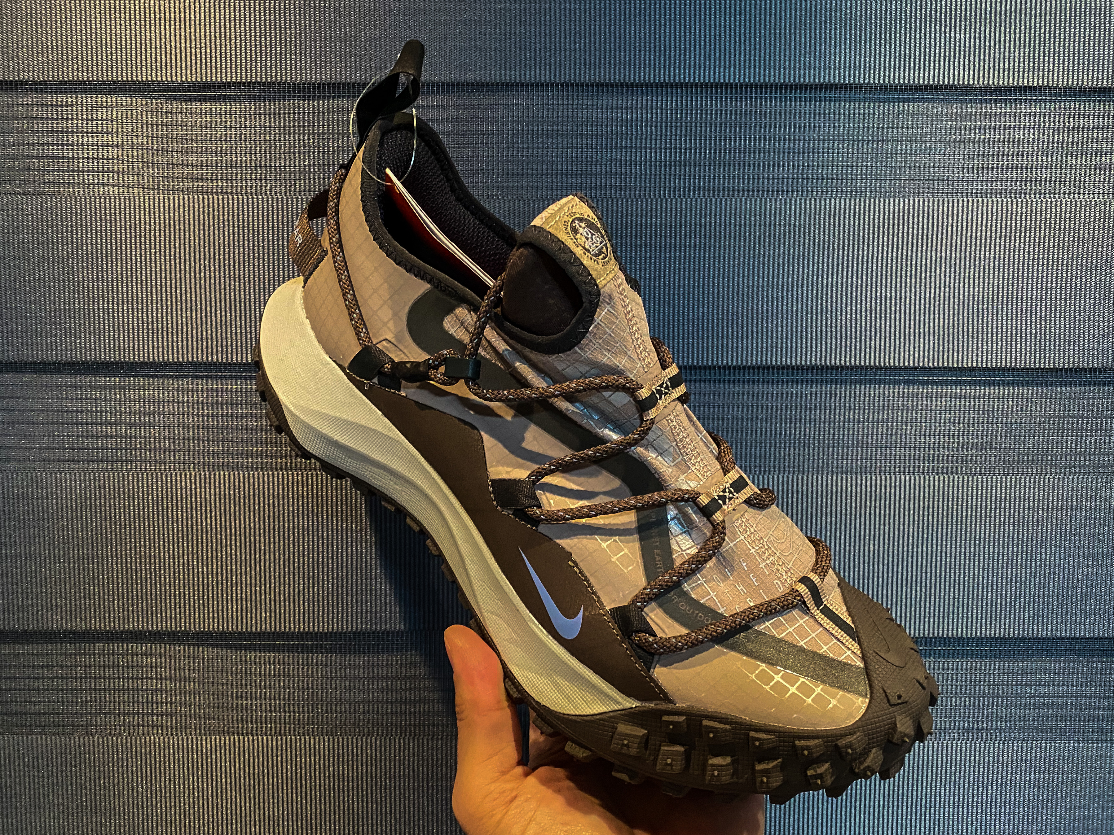 Nike ACG Mountain Fly Low Ironstone 착용 스타일