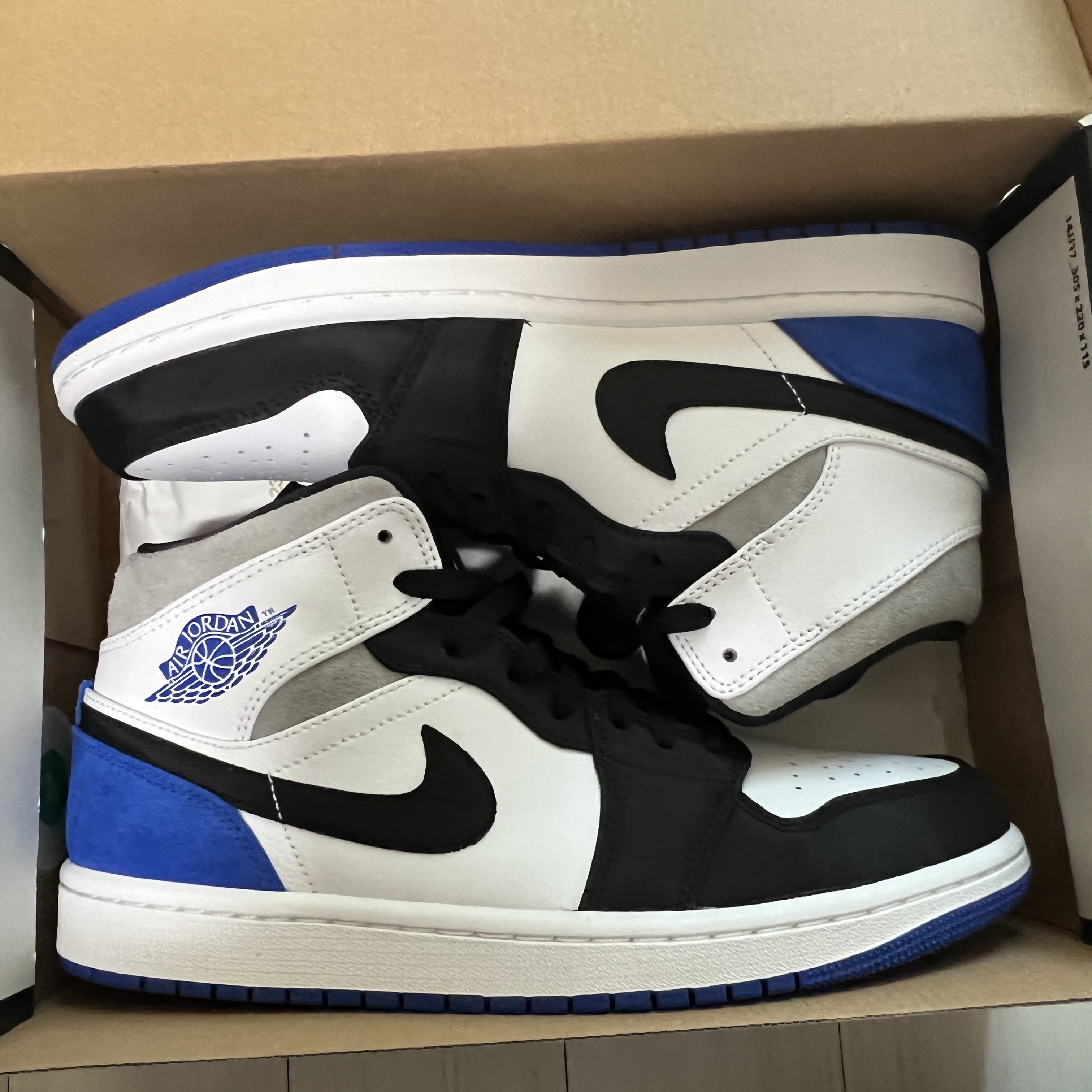 Jordan 1 Mid SE Hyper Royal 착용 스타일 - 1