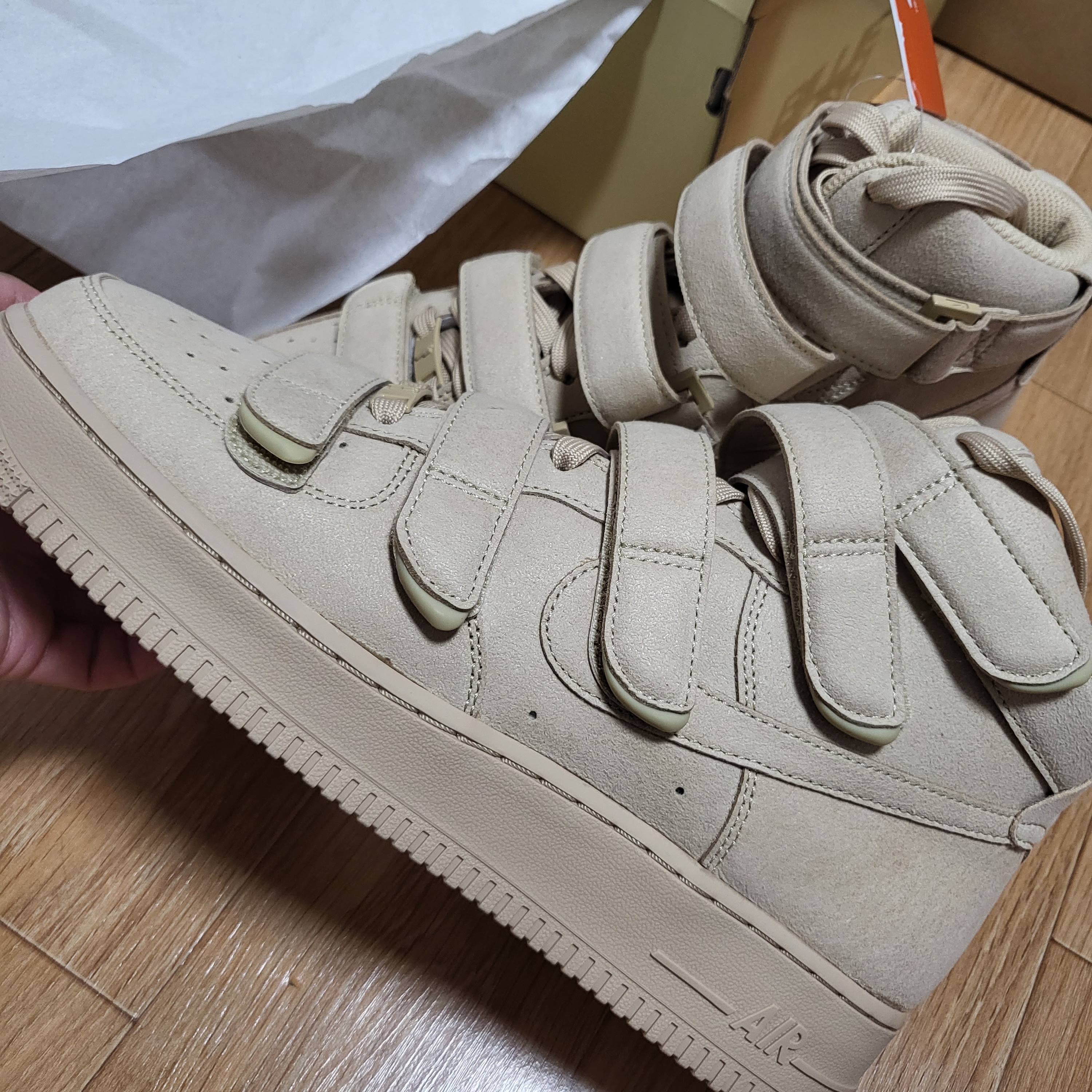 Nike x Billie Eilish Air Force 1 High '07 SP Mushroom 착용 스타일 - 2