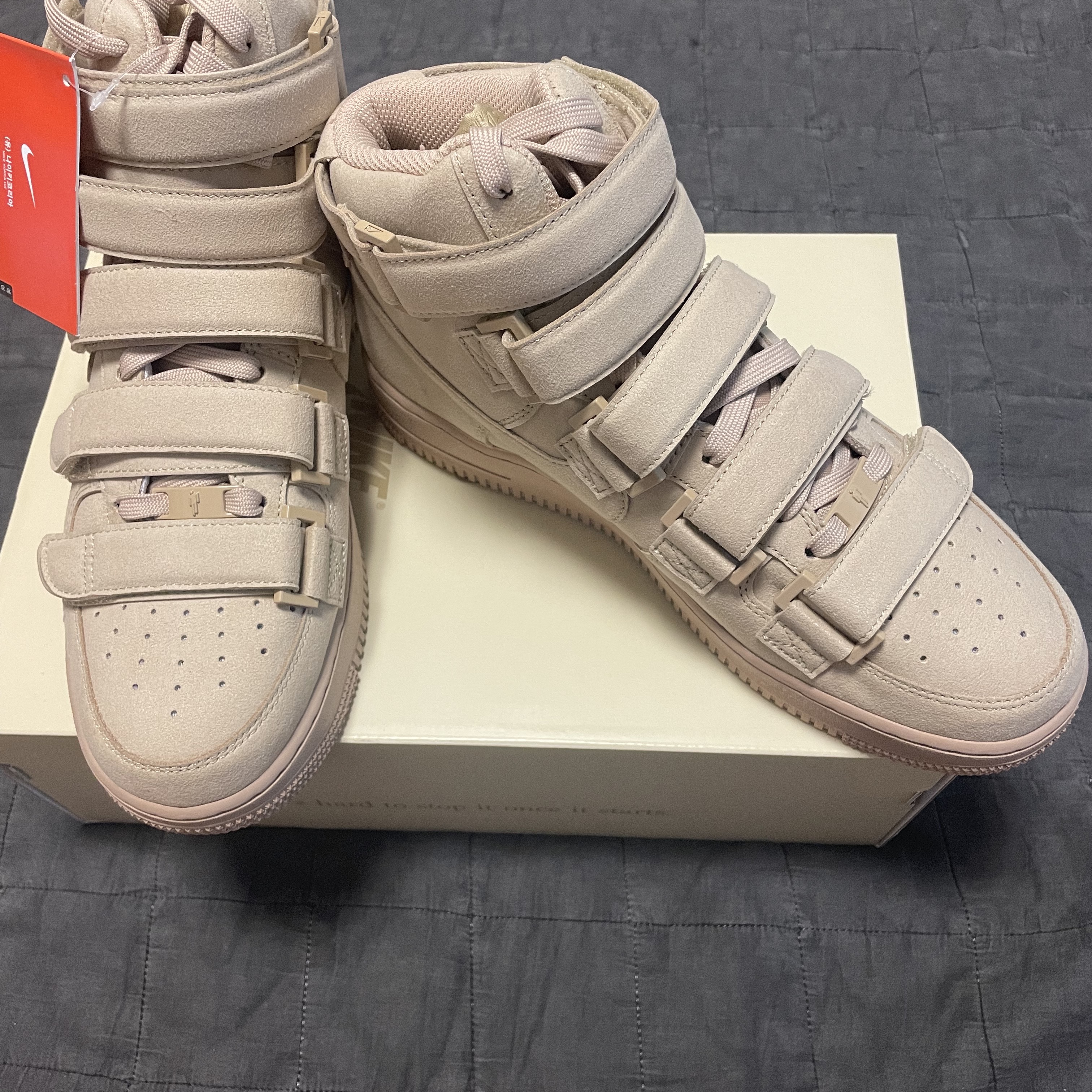 Nike x Billie Eilish Air Force 1 High '07 SP Mushroom 착용 스타일 - 3