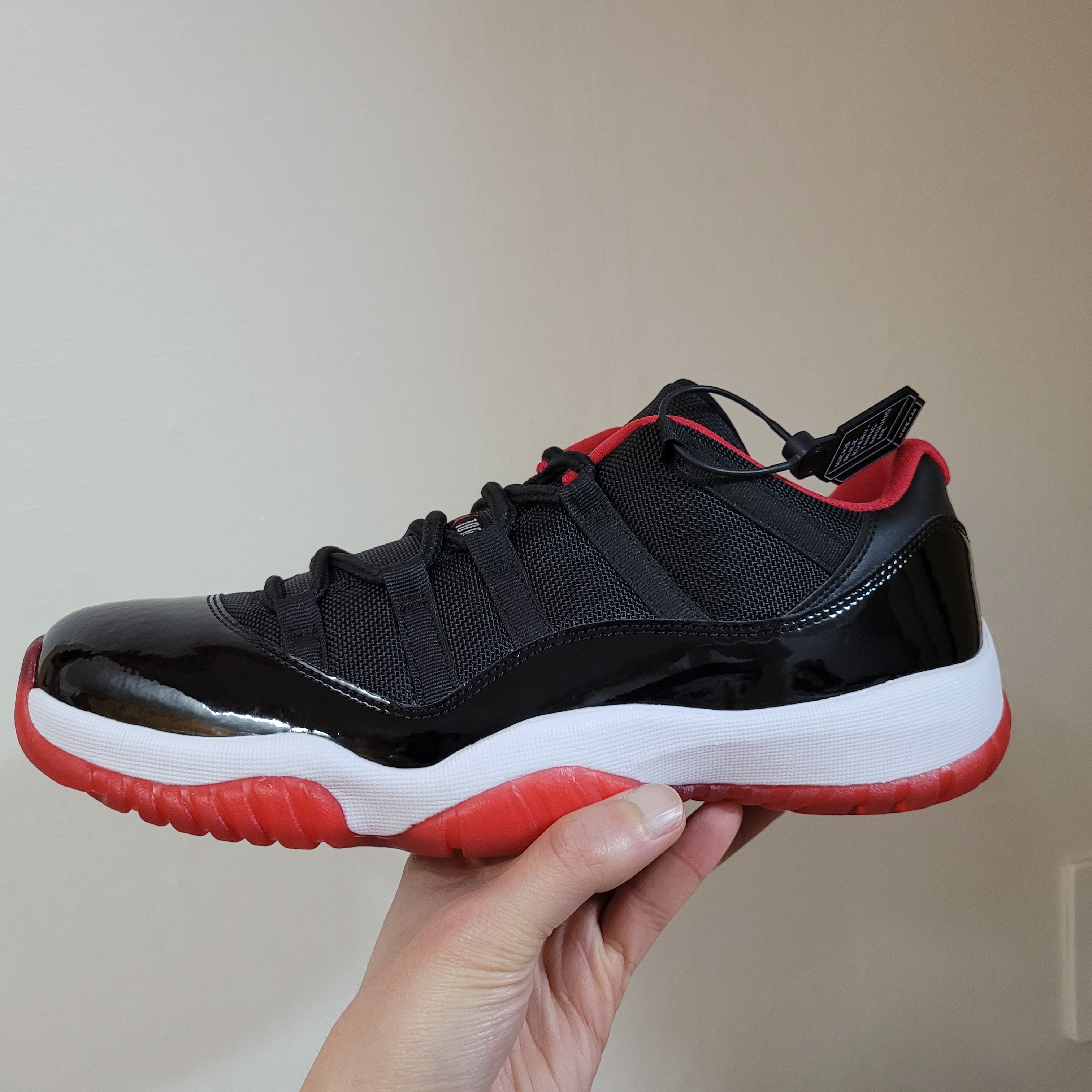 Jordan 11 Retro Low Bred 착용 스타일 - 1
